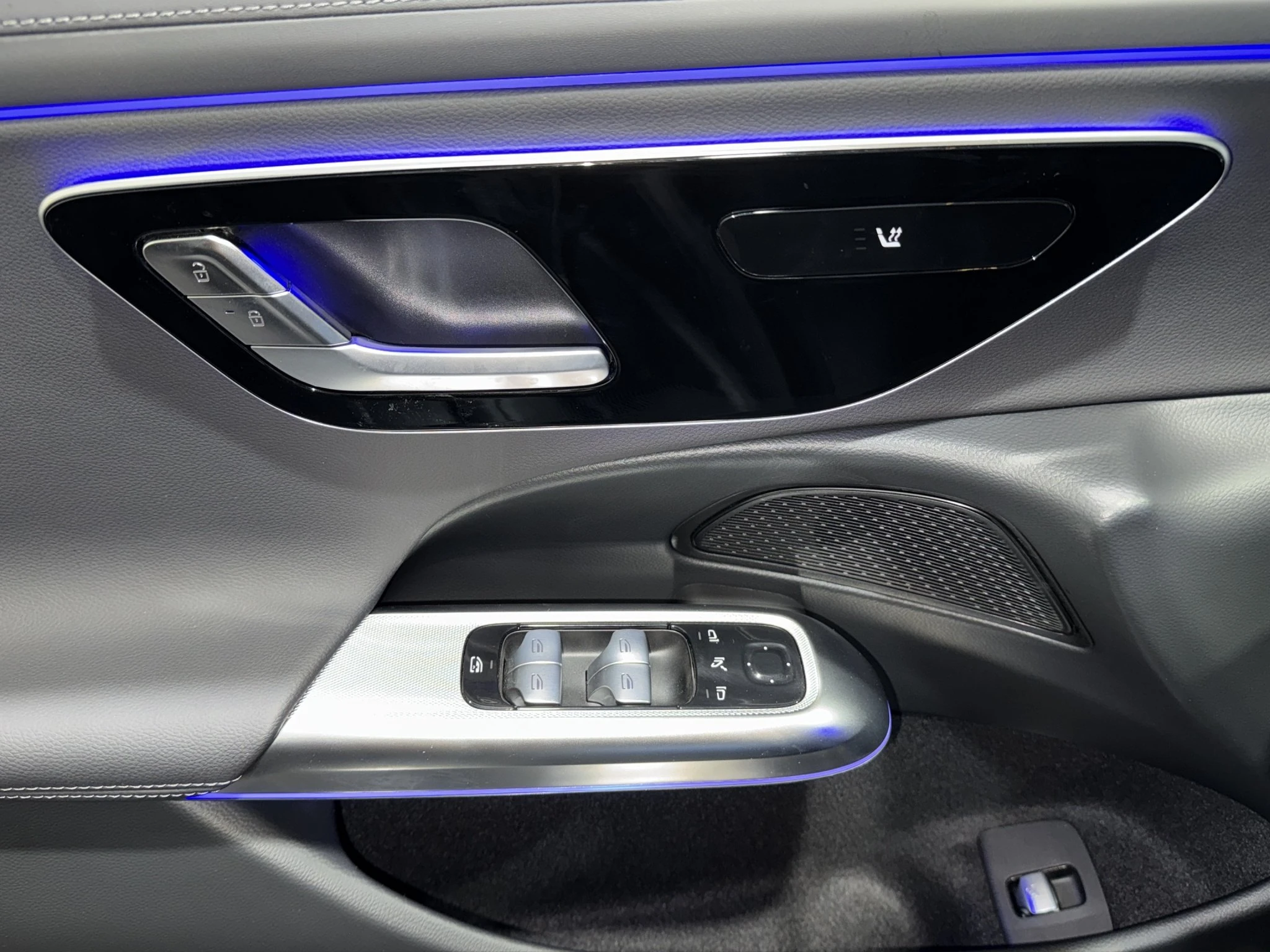 Mercedes-Benz-E-Klasse-image-15