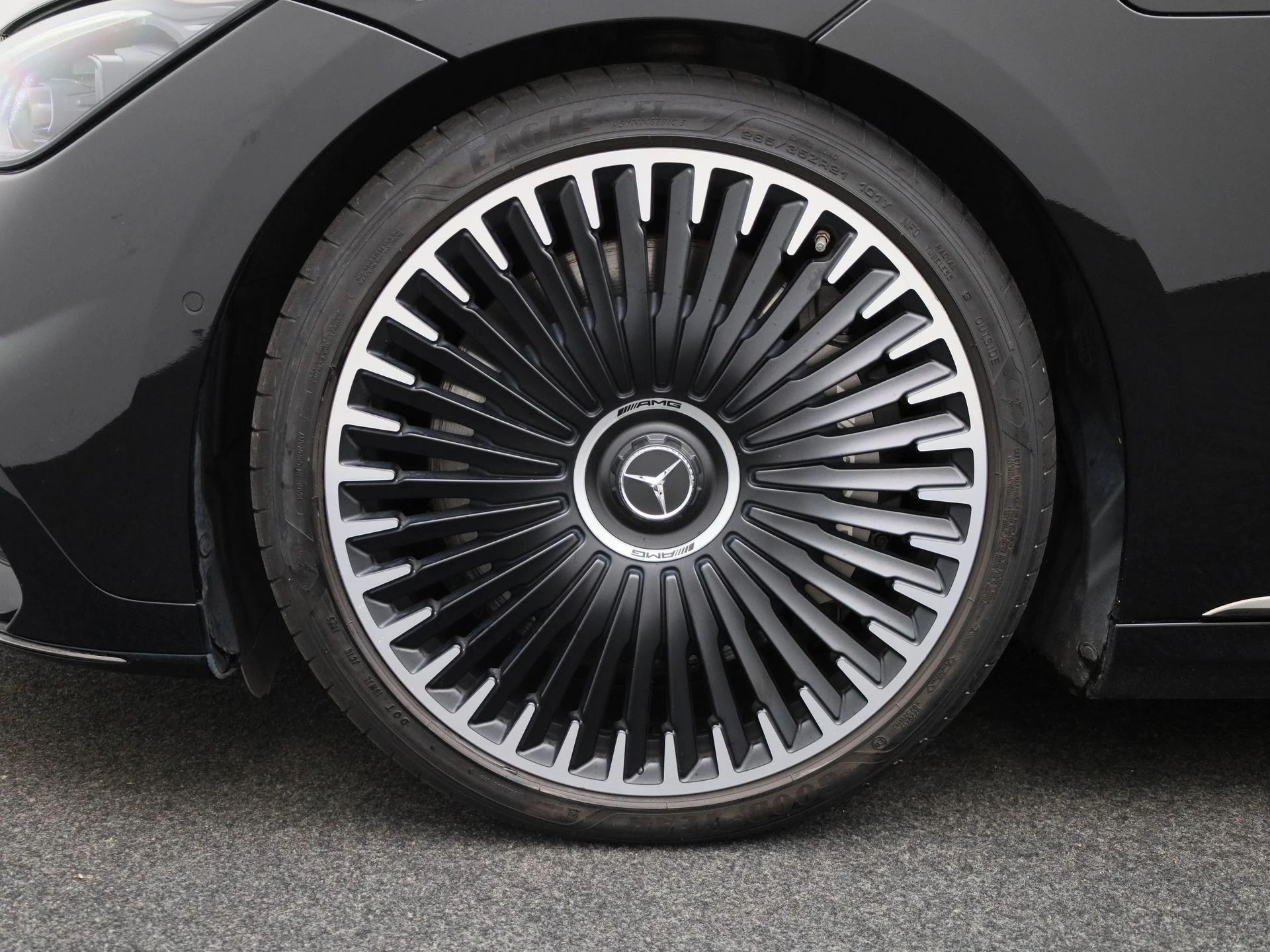 Mercedes-Benz-EQE-image-15