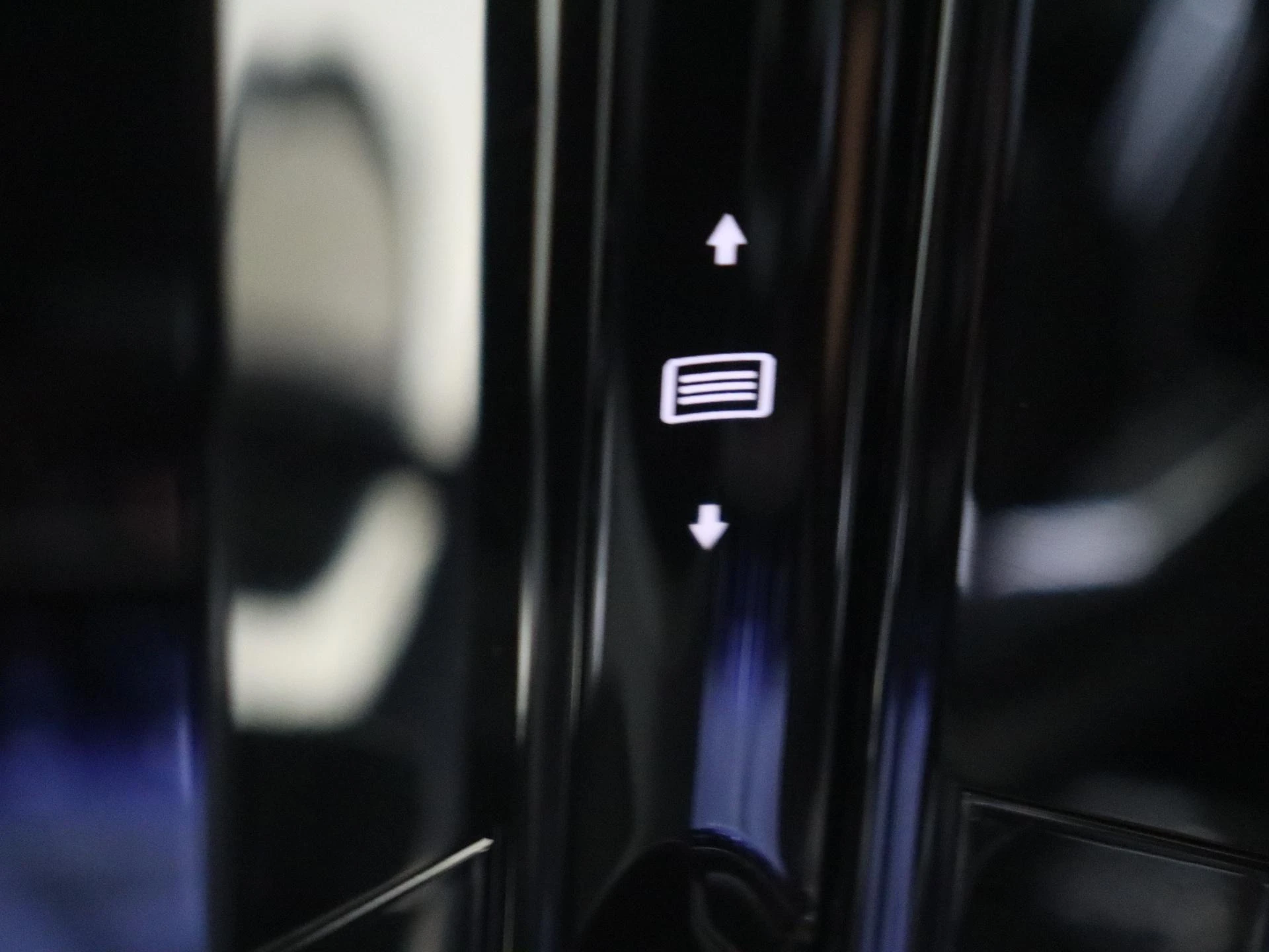 Mercedes-Benz-EQS-image-23