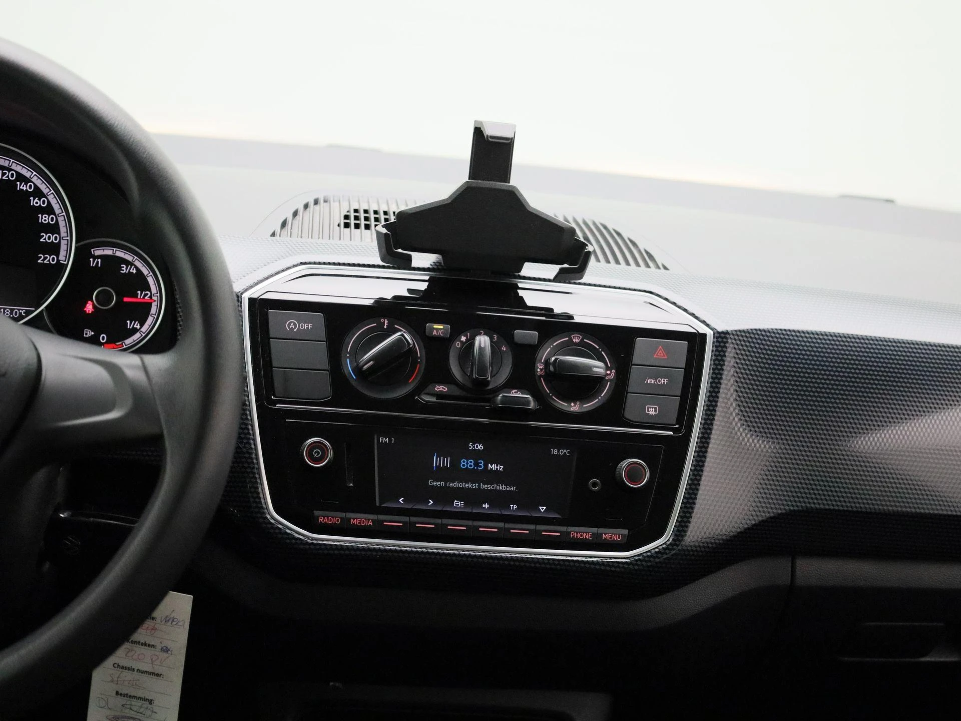 Volkswagen-up!-image-7