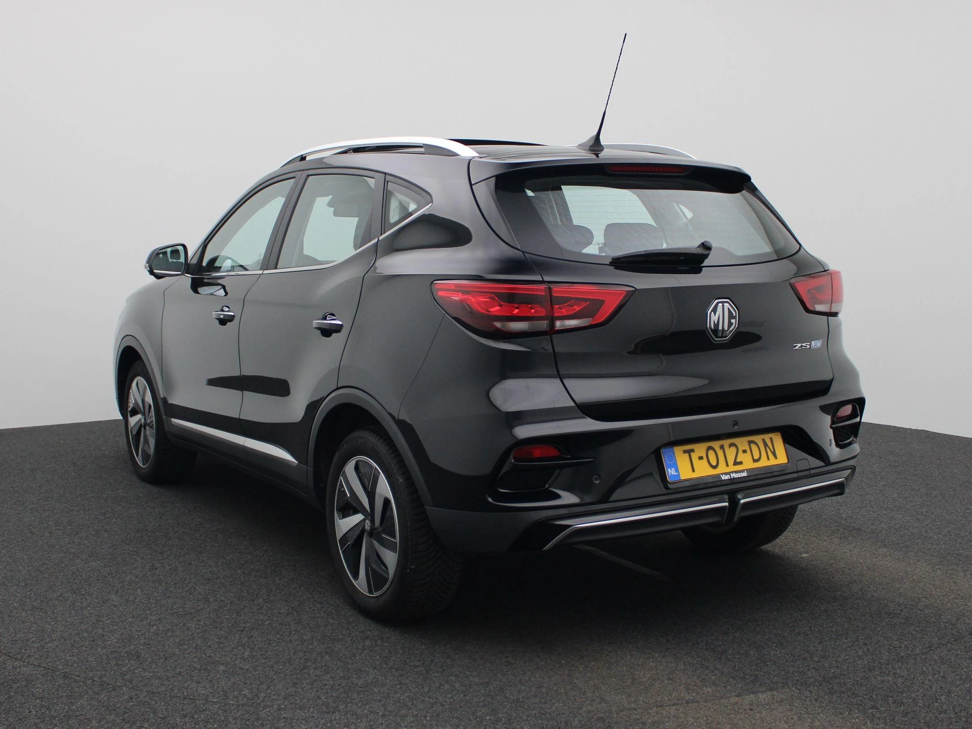 MG-ZS EV-image-1