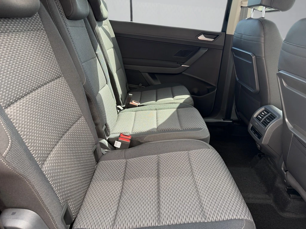 Volkswagen-Touran-image-10