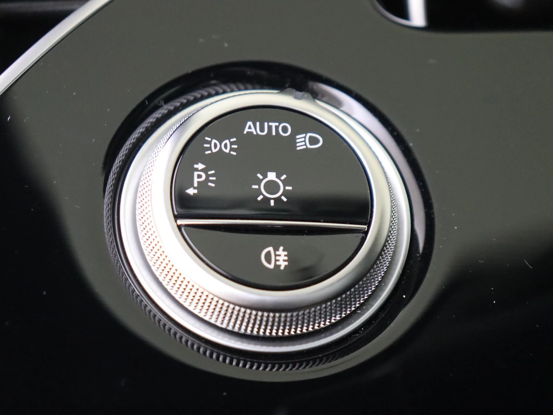 Mercedes-Benz-E-Klasse-image-23