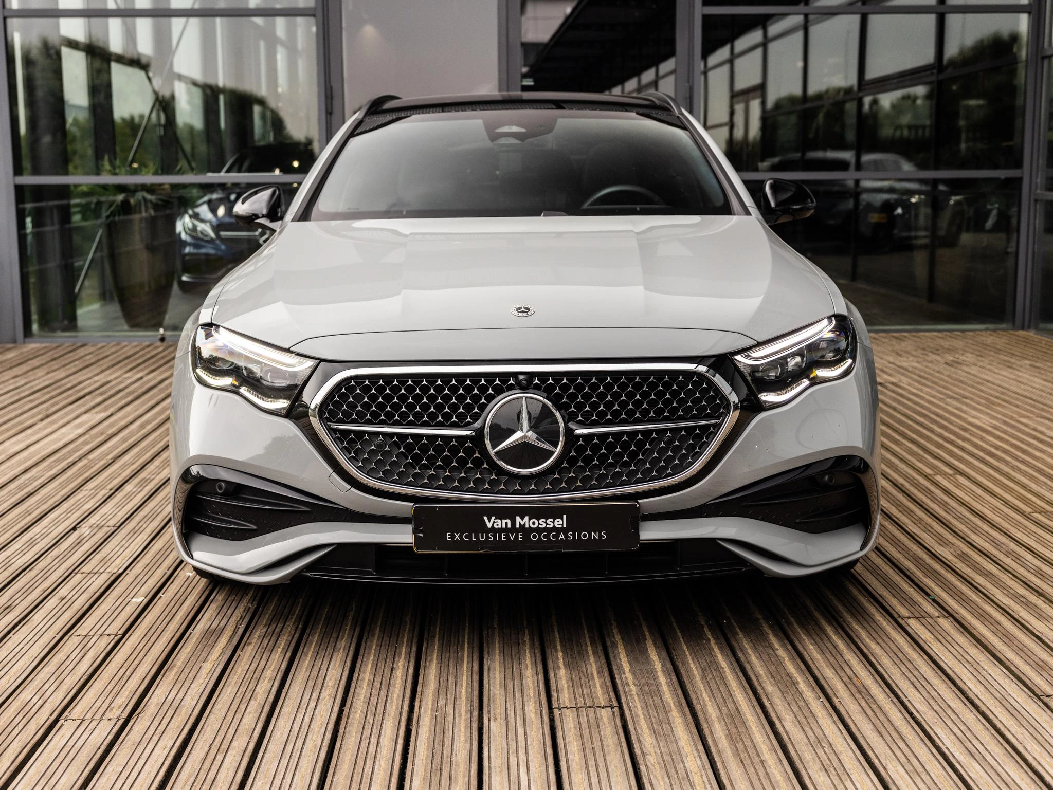 Mercedes-Benz-E-Klasse-image-5