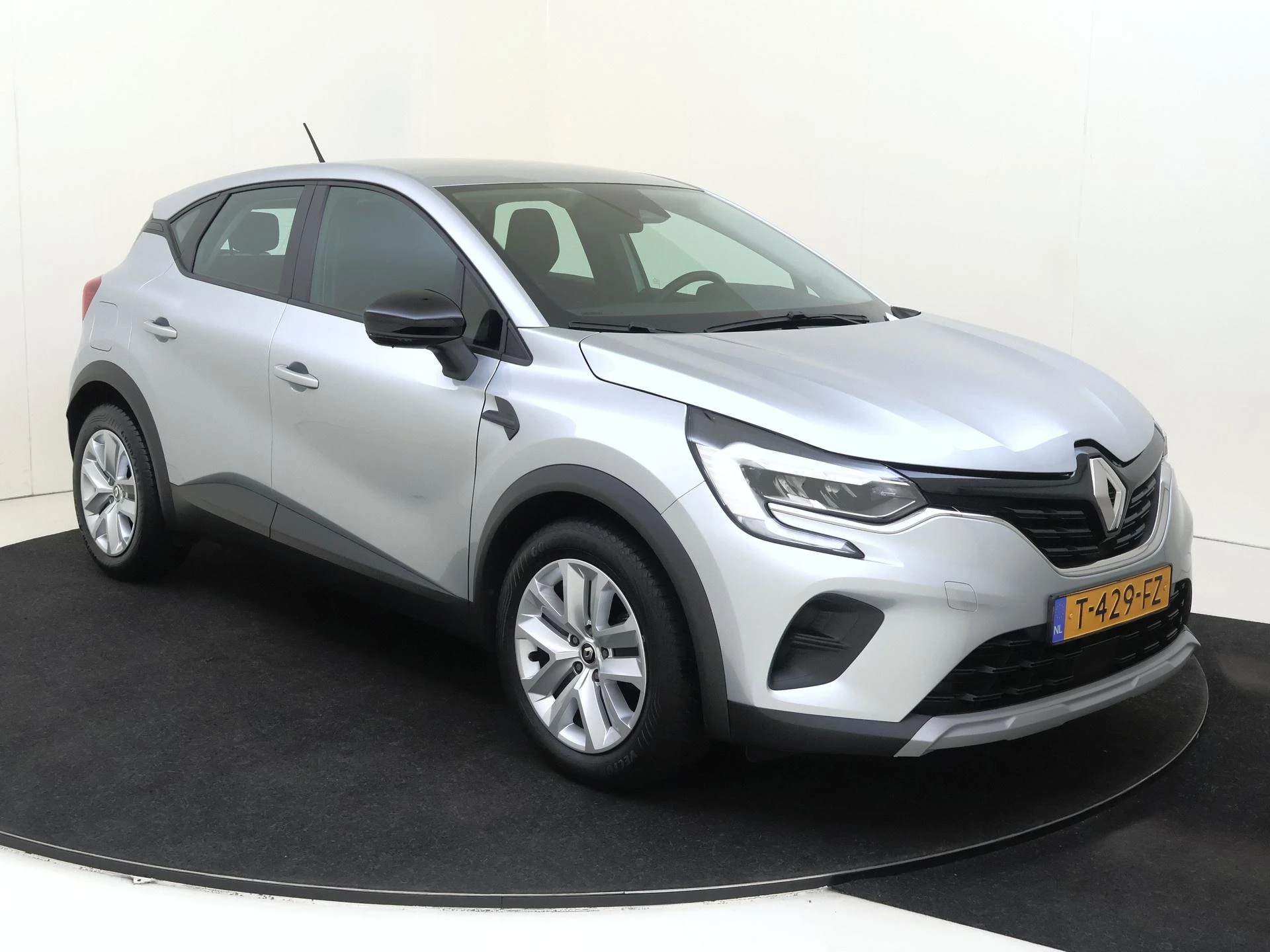 Renault-Captur-image-2