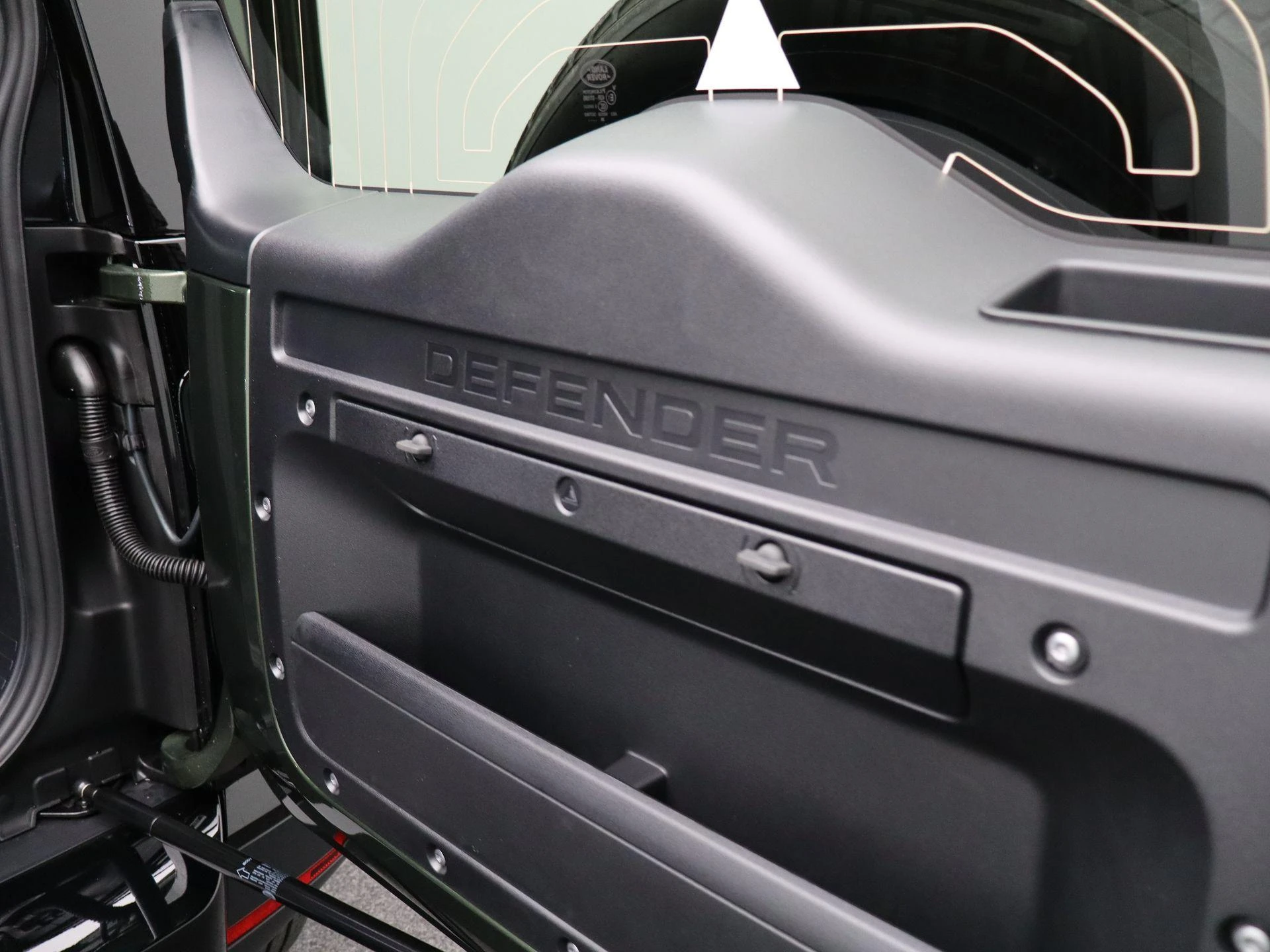 Land Rover-Defender-image-12