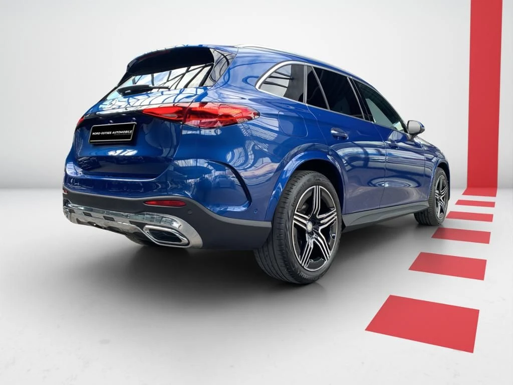 Mercedes-Benz-GLC 300-image-5
