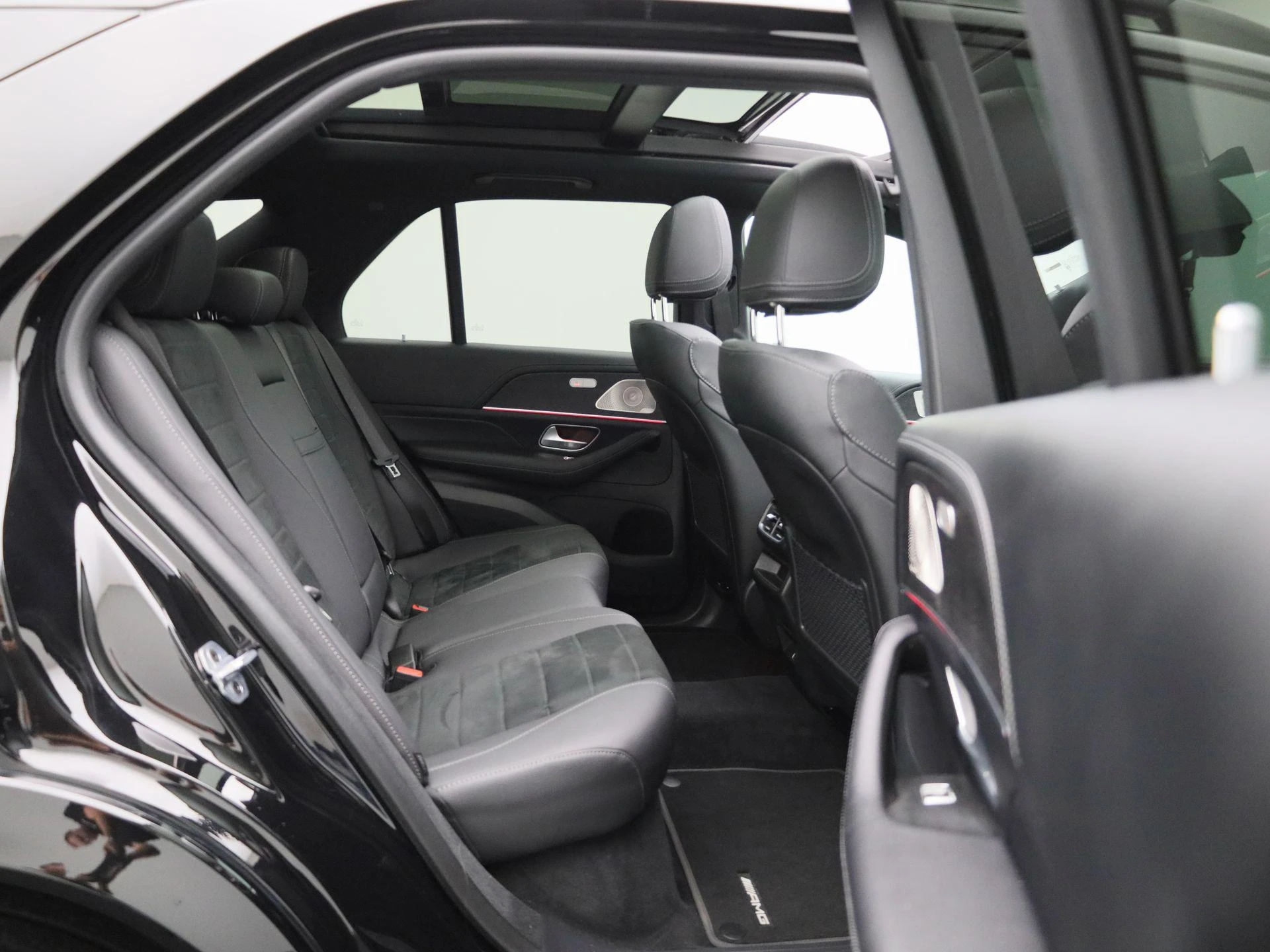 Mercedes-Benz-GLE-image-54