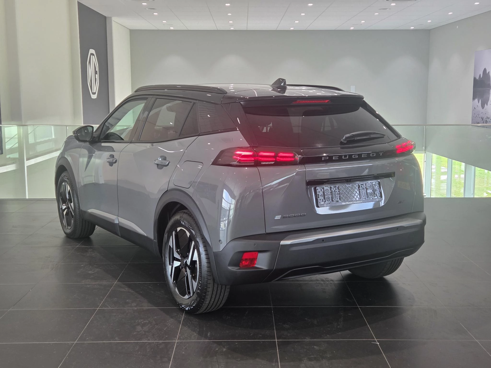 Peugeot e-2008 EV GT 54 kWh