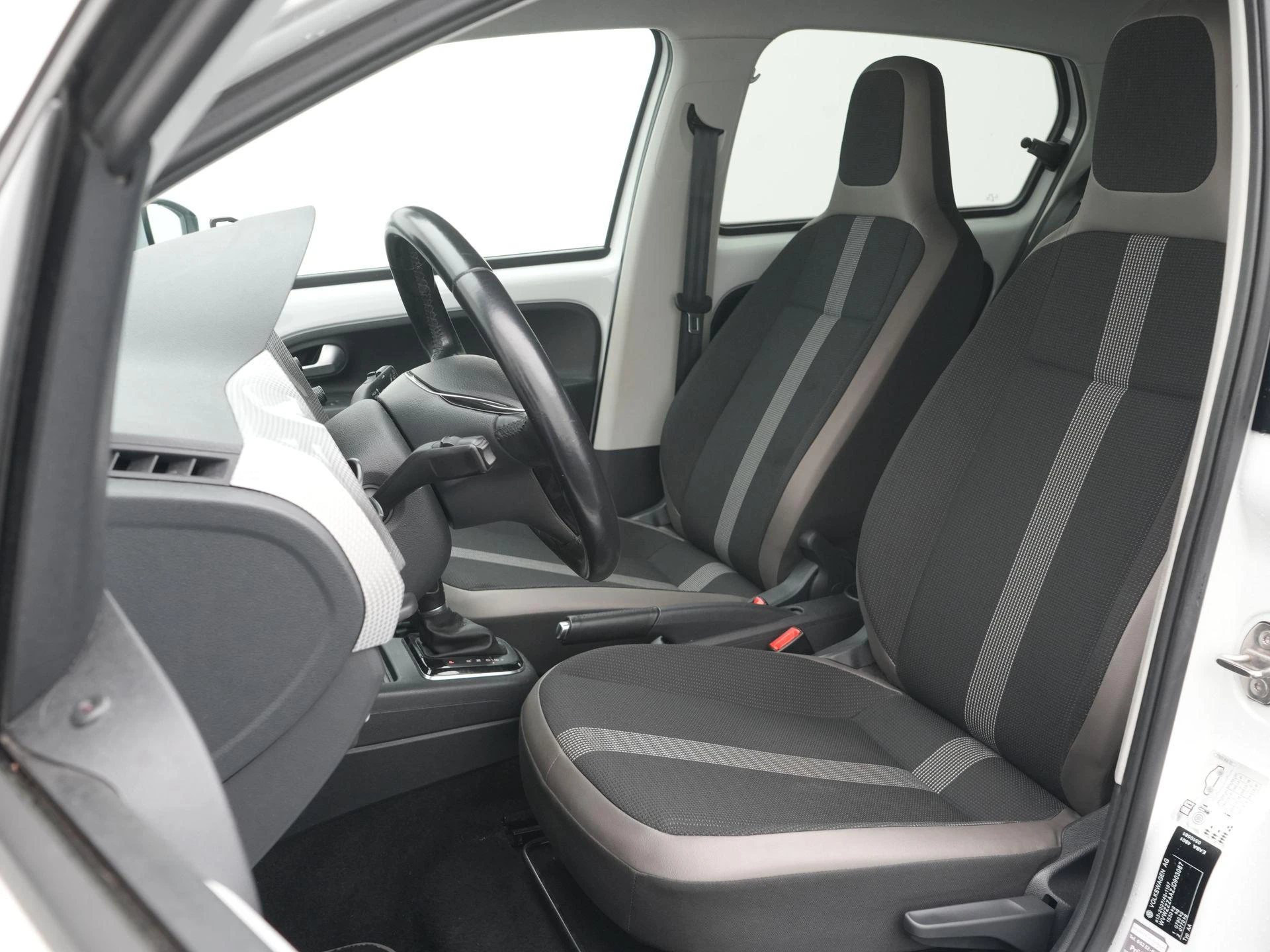 Volkswagen-e-up!-image-8