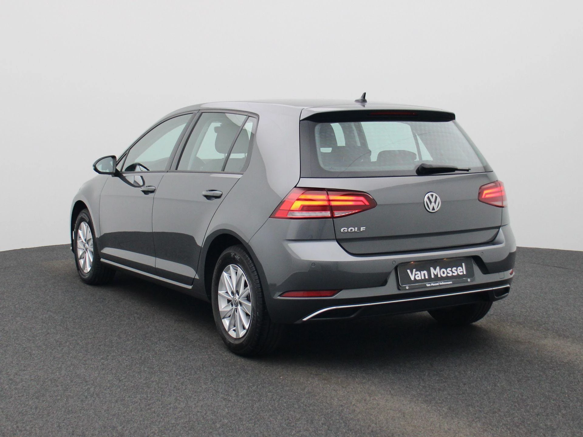Volkswagen-Golf-image-1