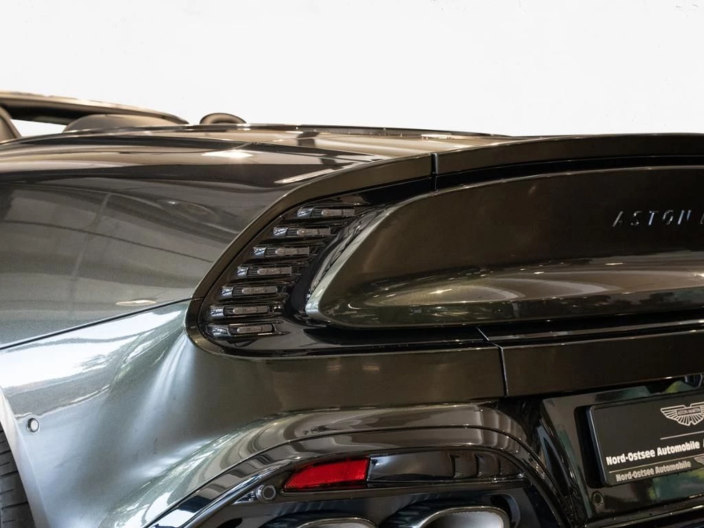 Aston Martin-Vanquish-image-25