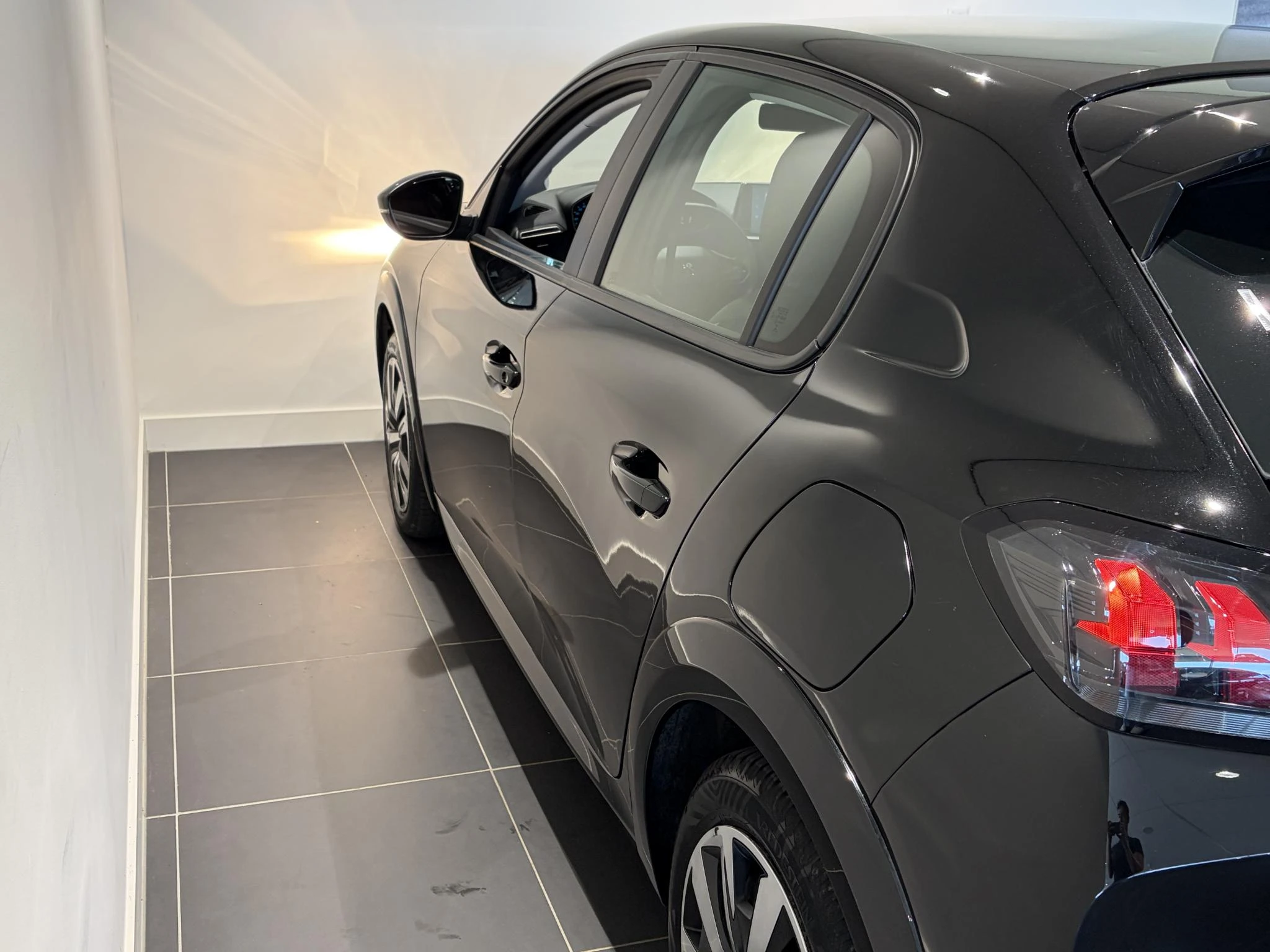 Peugeot-e-208-image-17