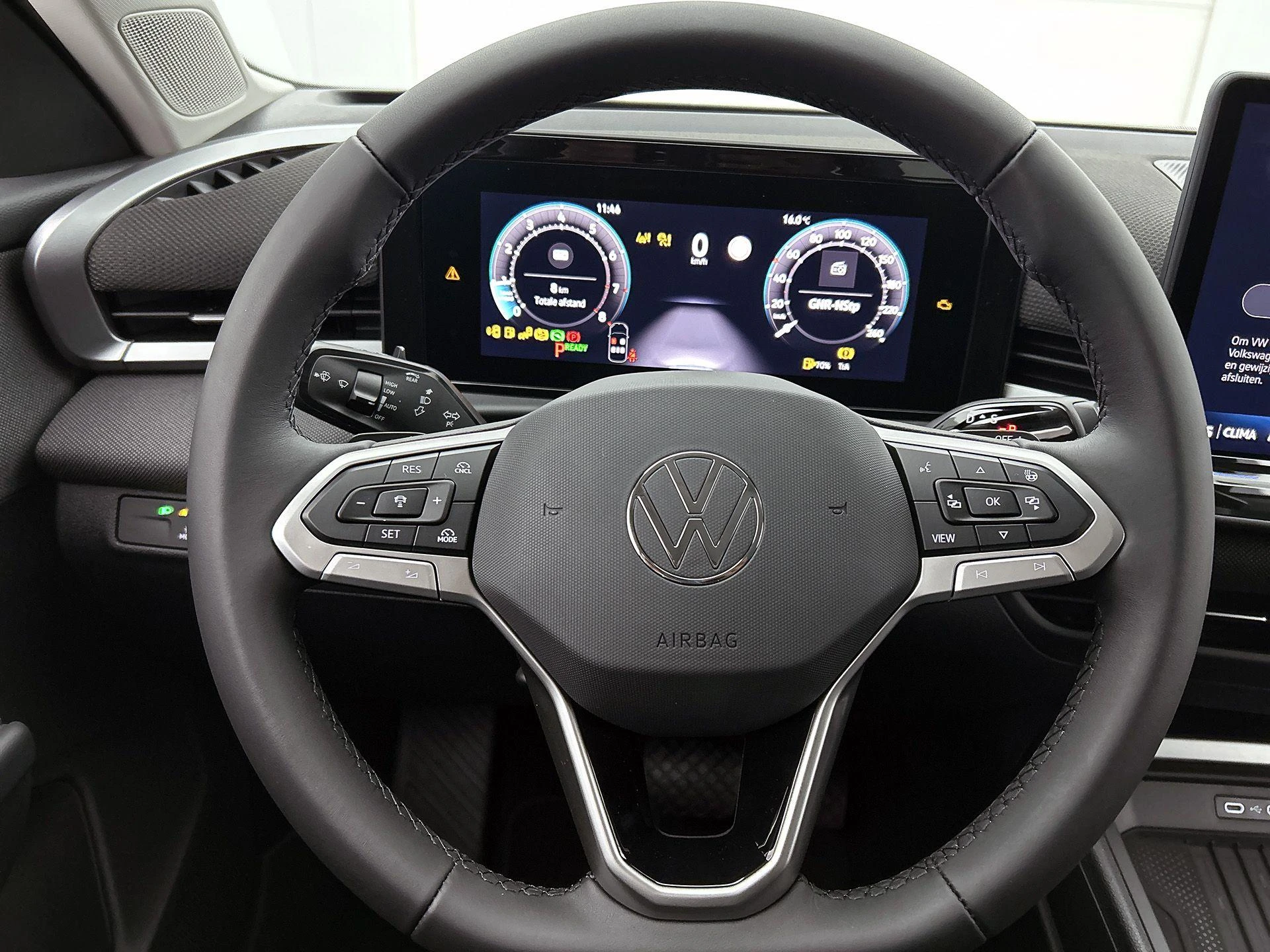 Volkswagen-T-Roc-image-33