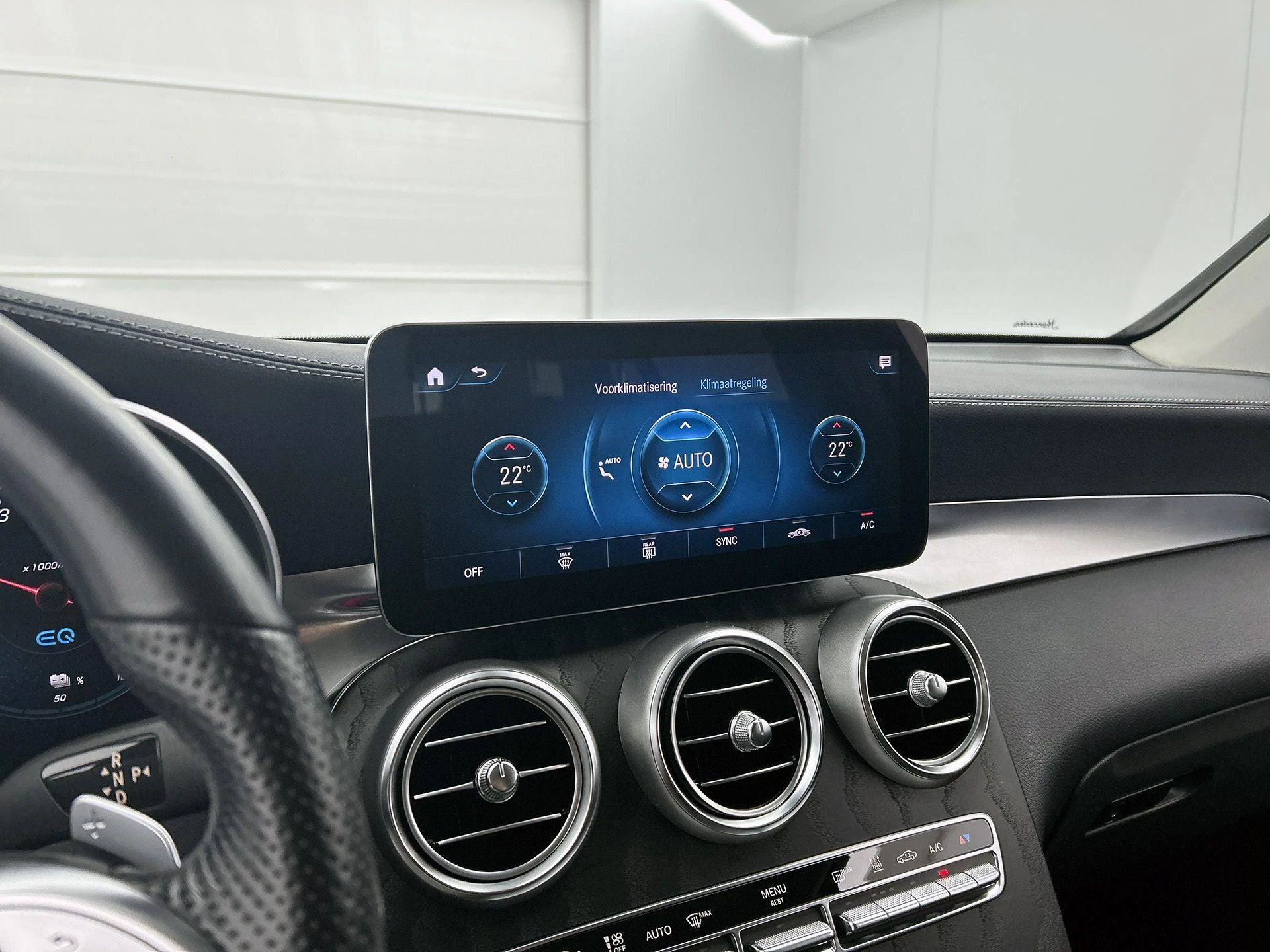 Mercedes-Benz-GLC-image-21