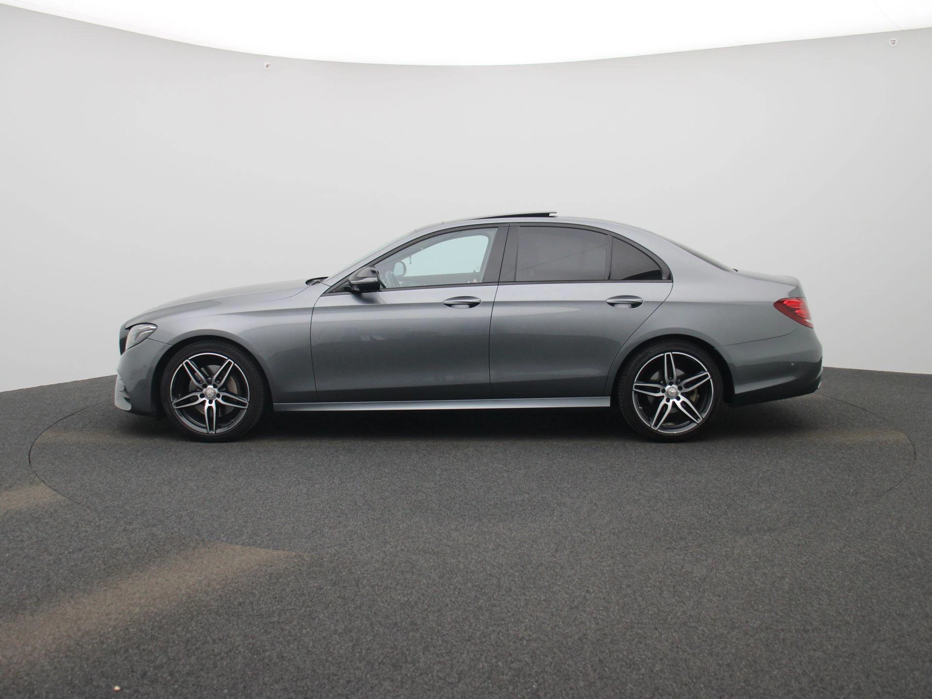 Mercedes-Benz-E-Klasse-image-3