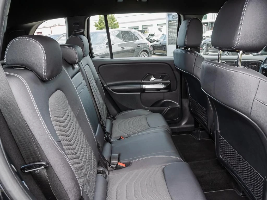 Mercedes-Benz-GLB 200 d-image-12