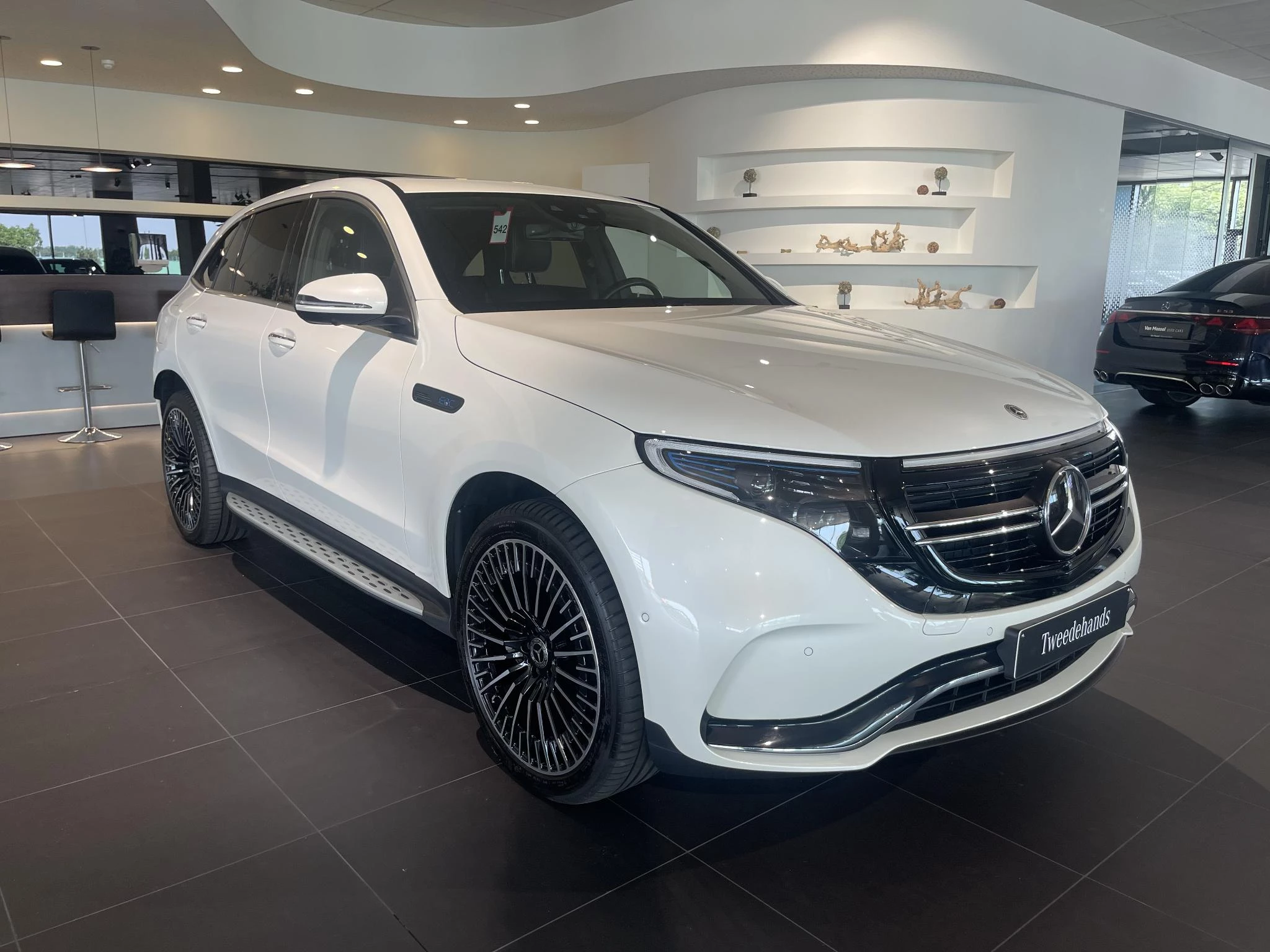 Mercedes-Benz EQC 400 4MATIC AMG LINE + LEDER EXCLUSIVE + CARPLAY + OPENDAK + BUMESTER +