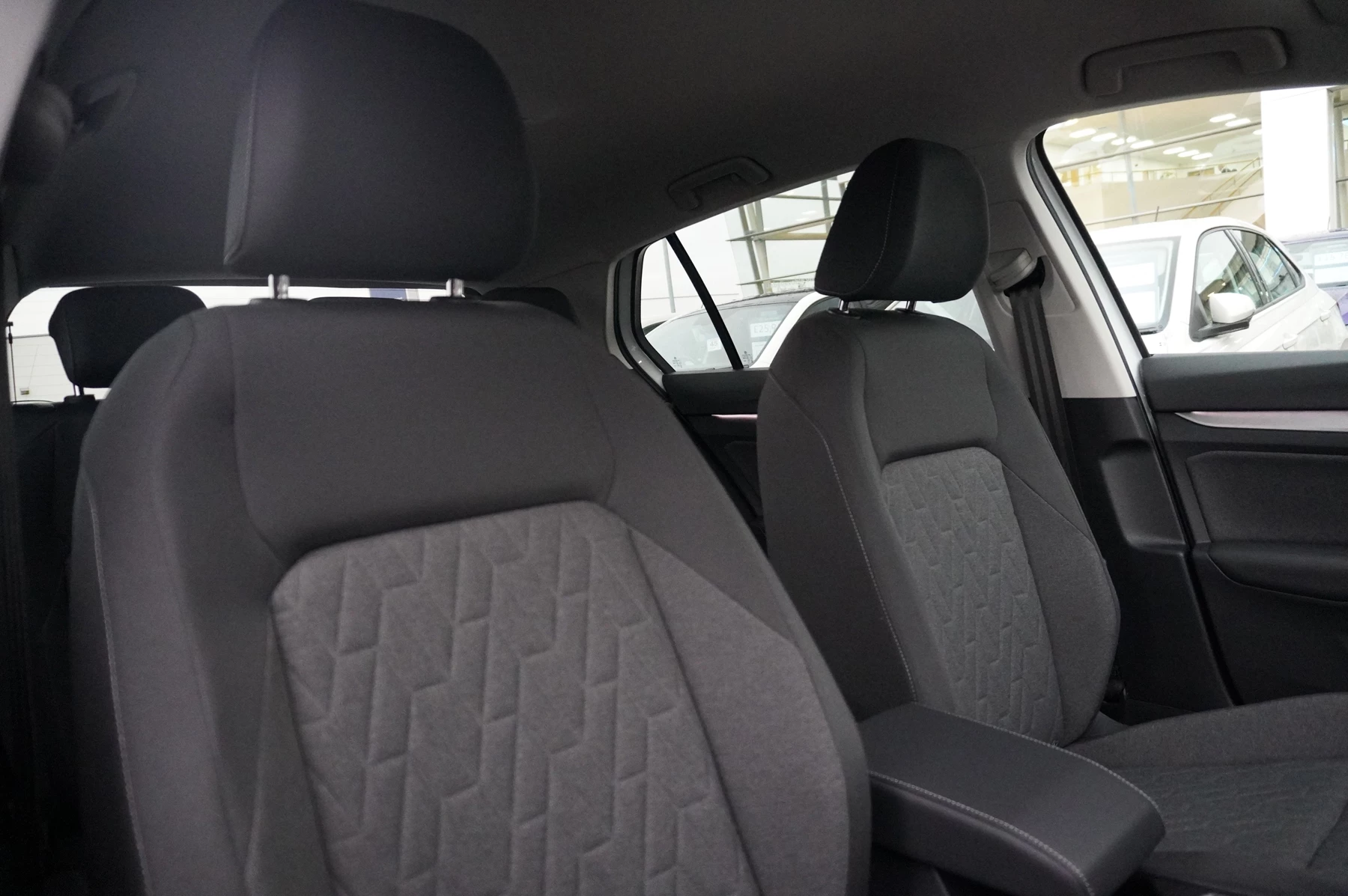 Volkswagen-Golf-image-7