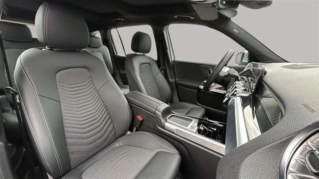 Mercedes-Benz-EQB-image-20