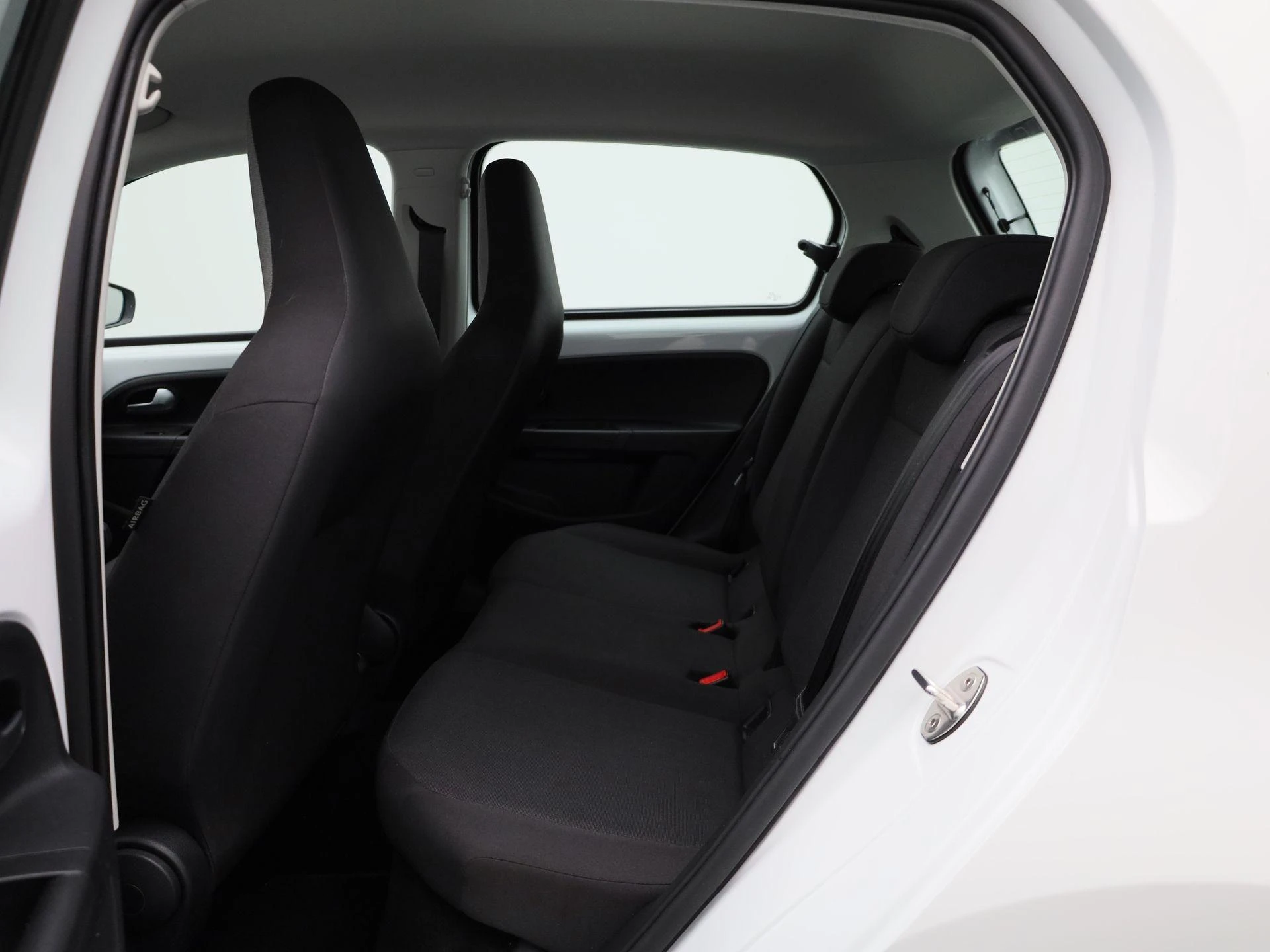 Volkswagen-up!-image-9