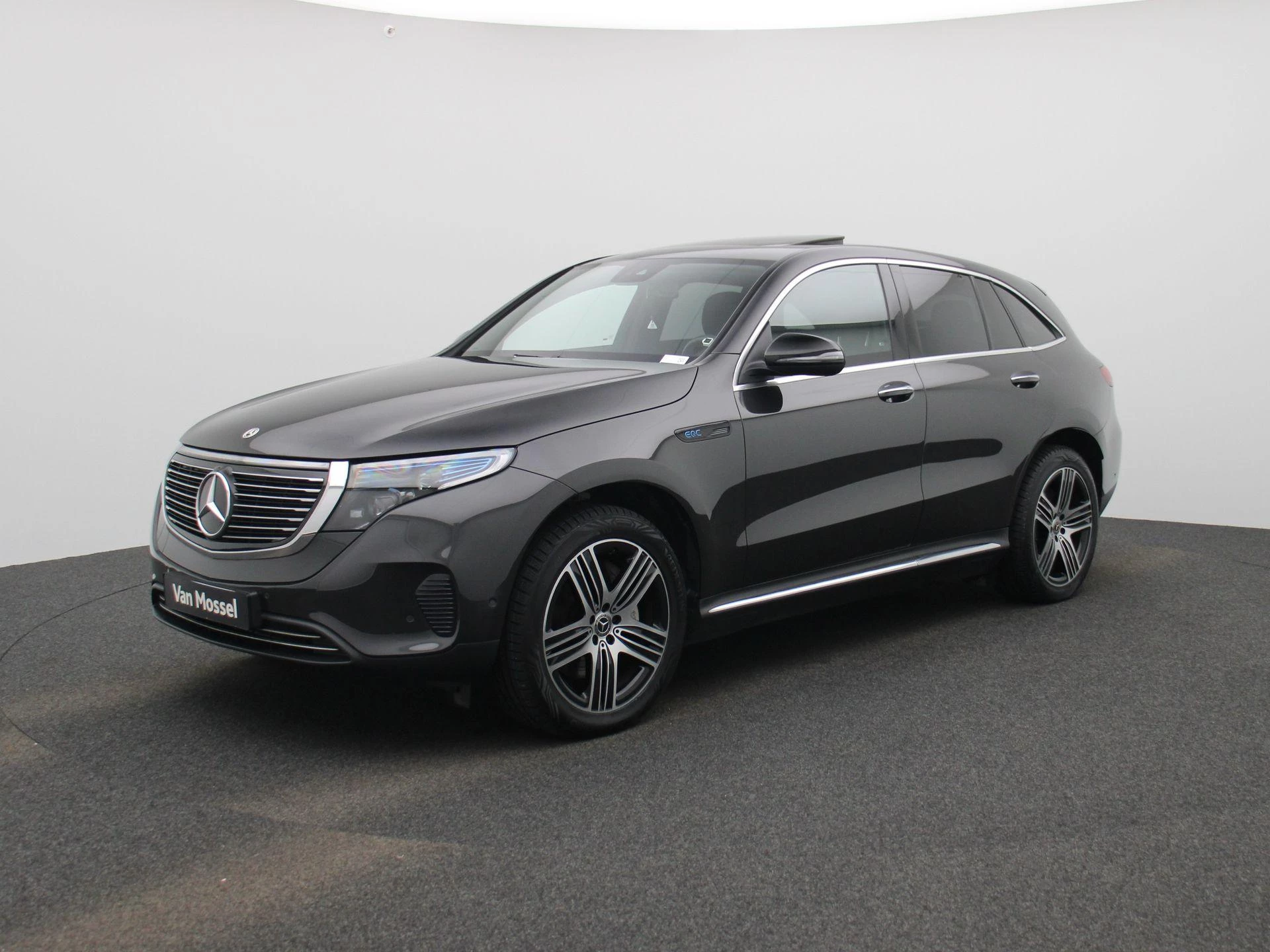 Mercedes-Benz-EQC-image-0