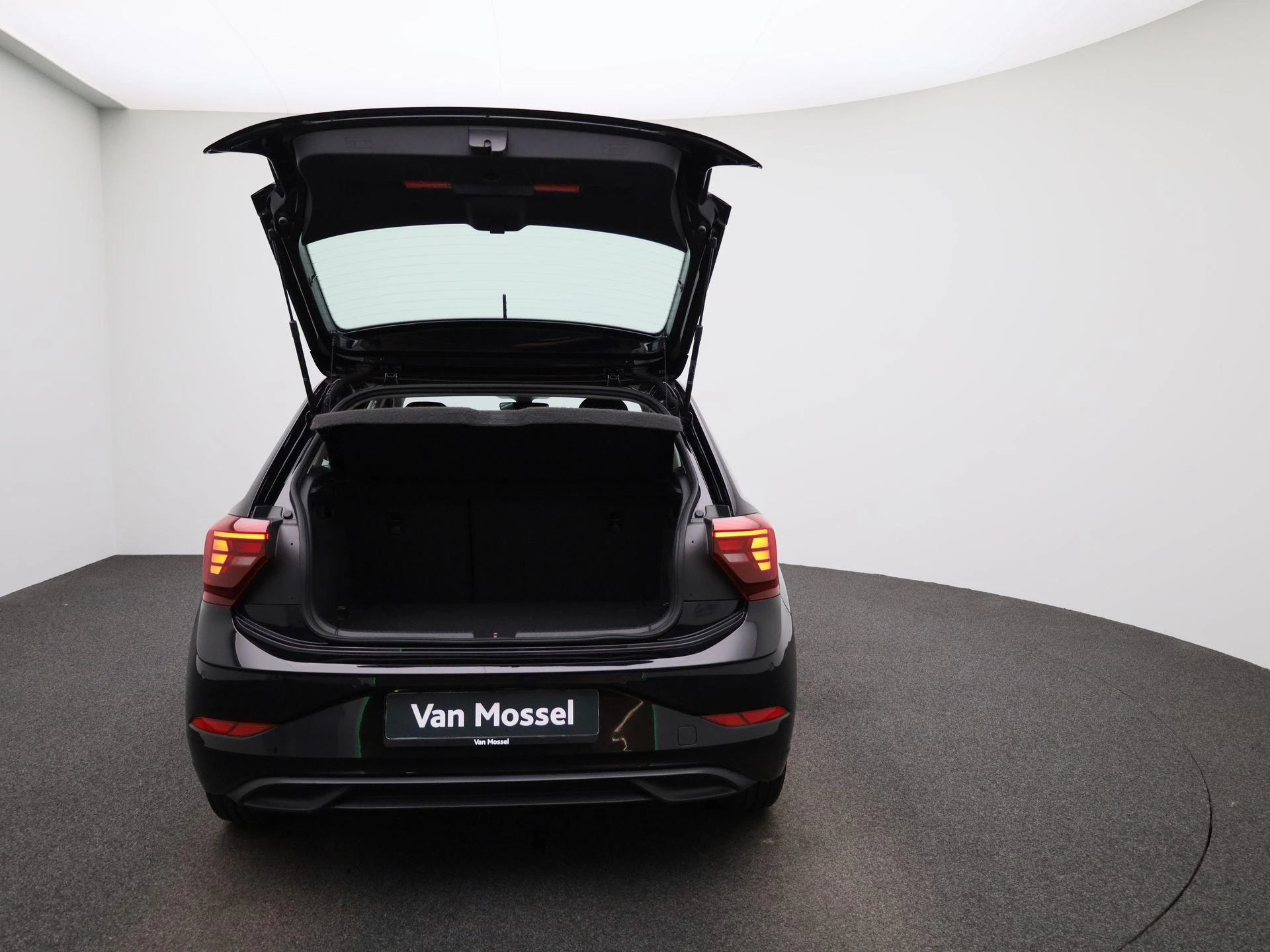 Volkswagen-Polo-image-11
