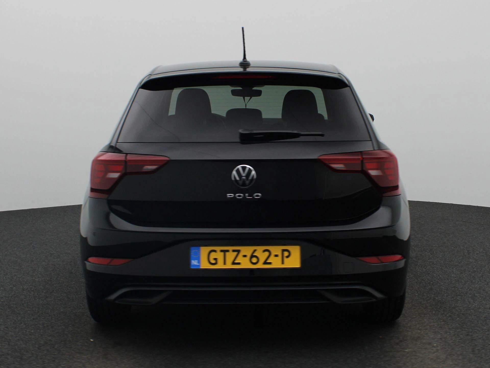 Volkswagen-Polo-image-4