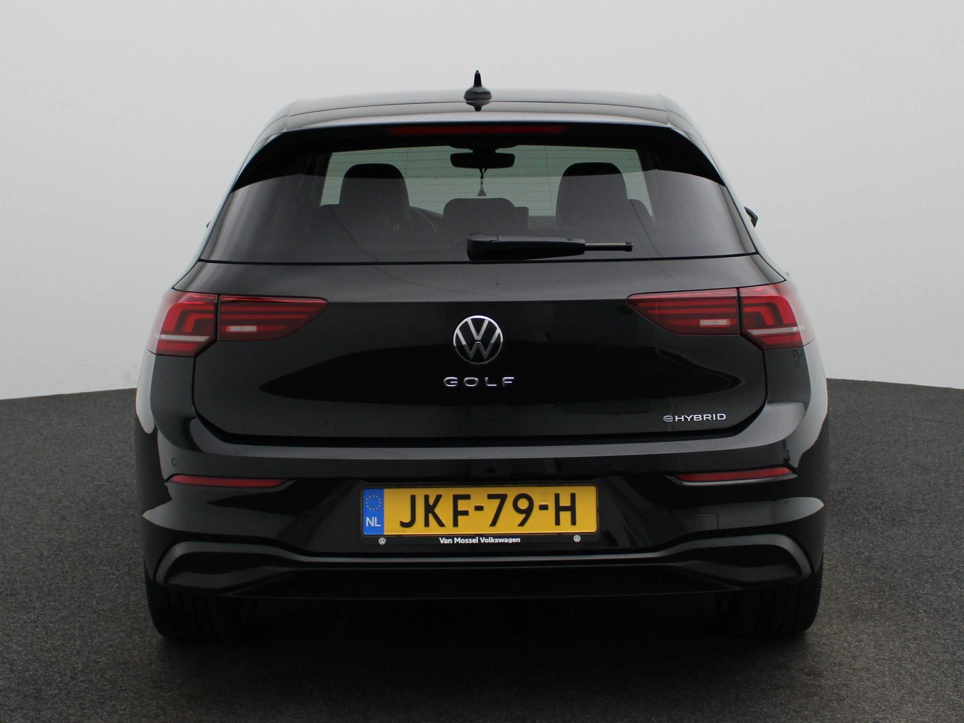 Volkswagen-Golf-image-4