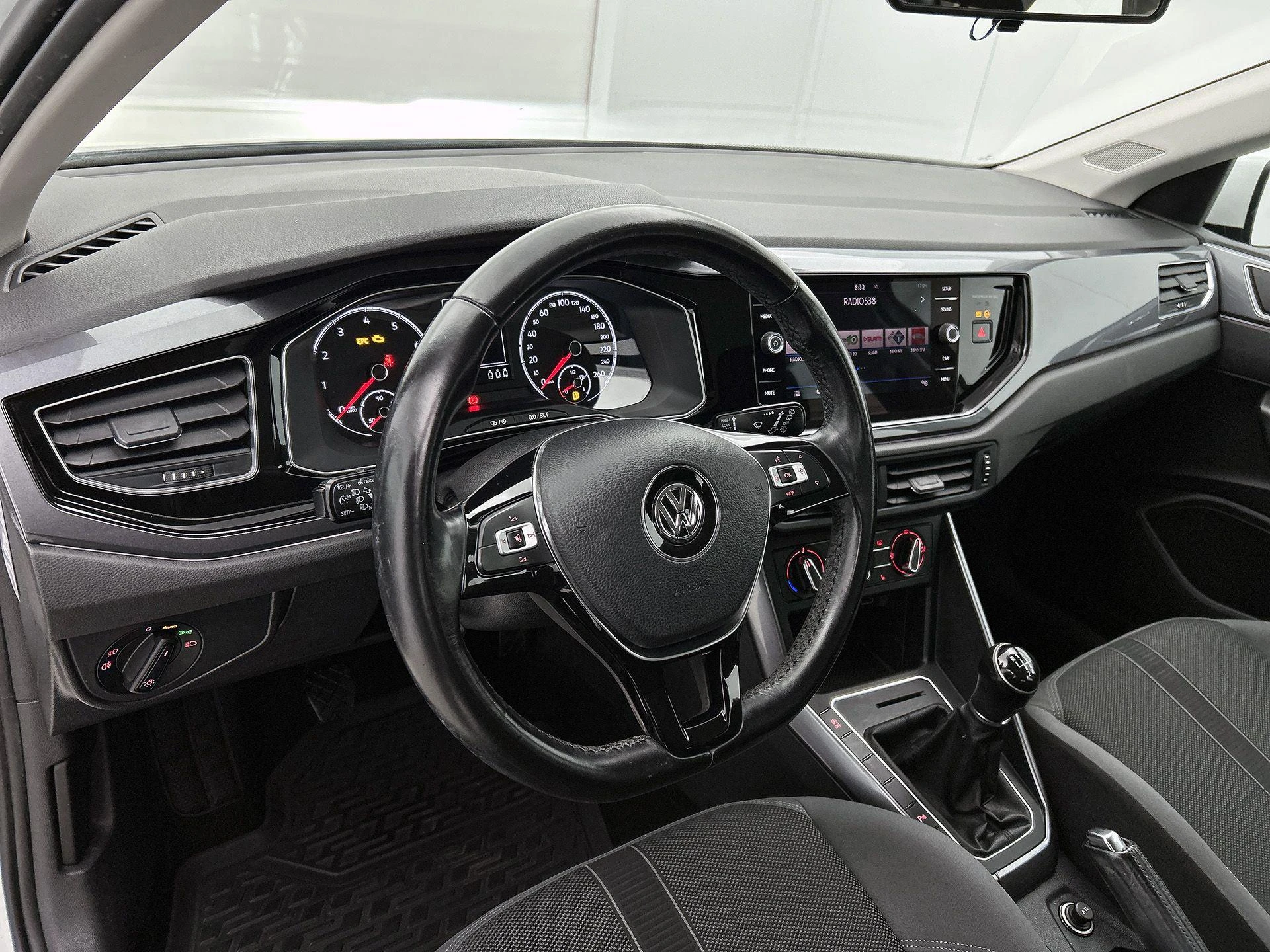 Volkswagen-Polo-image-17
