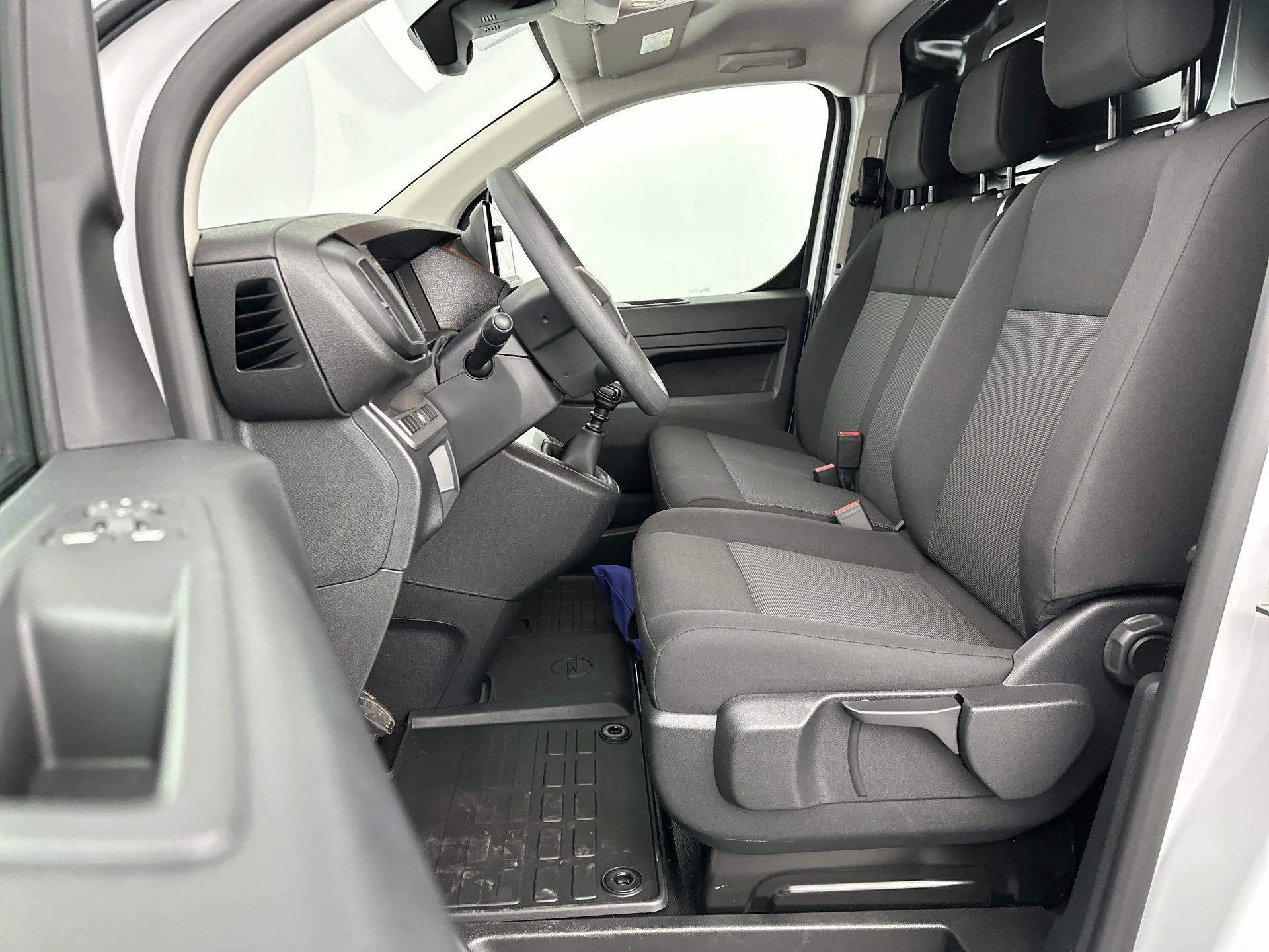 Opel-Vivaro-image-22