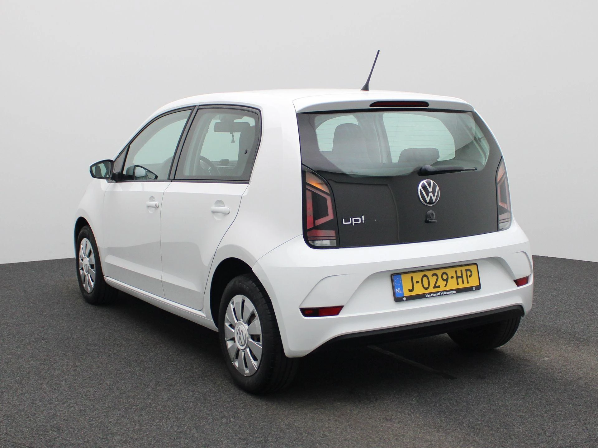 Volkswagen-up!-image-1