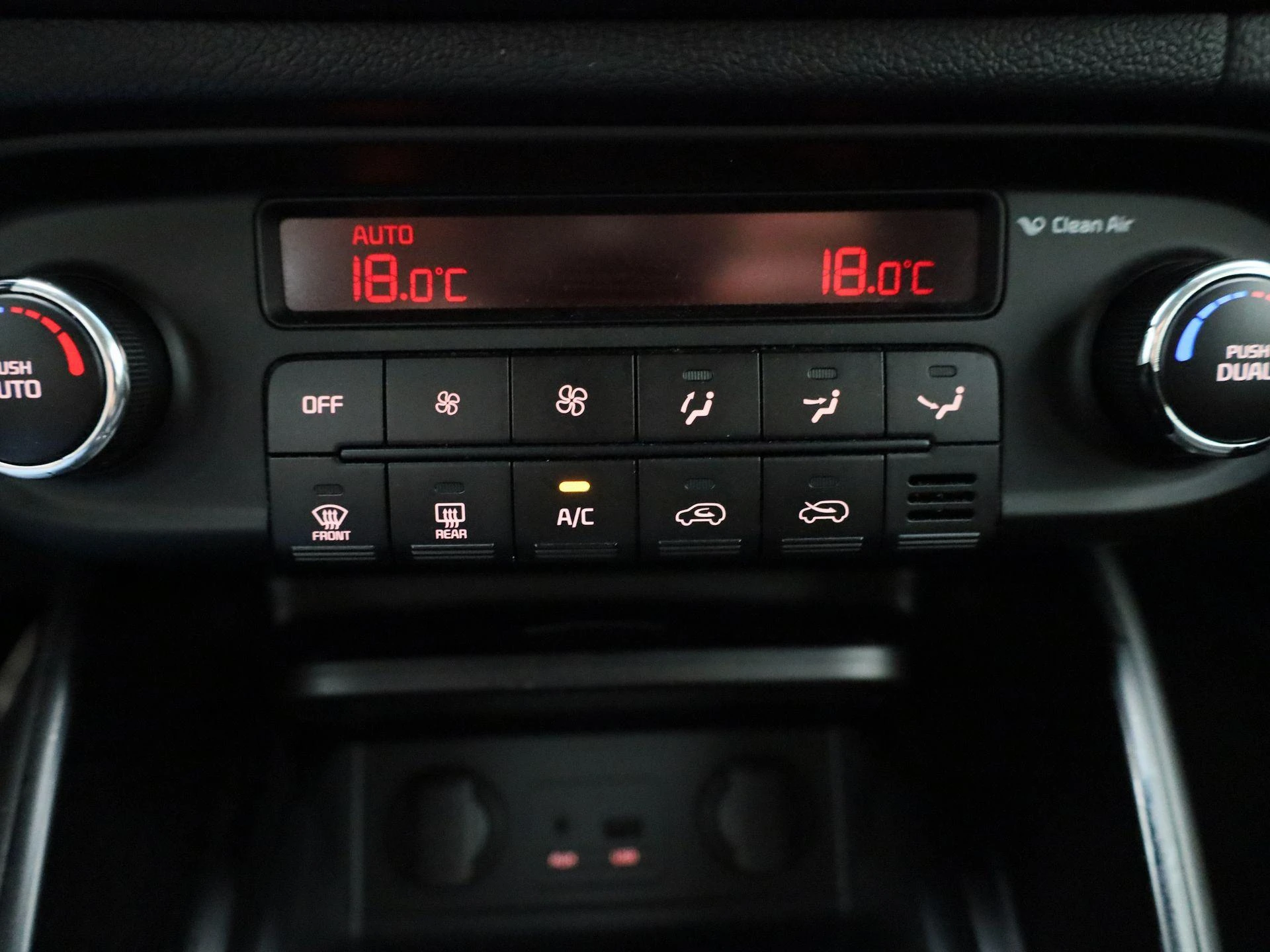 Kia-Carens-image-25