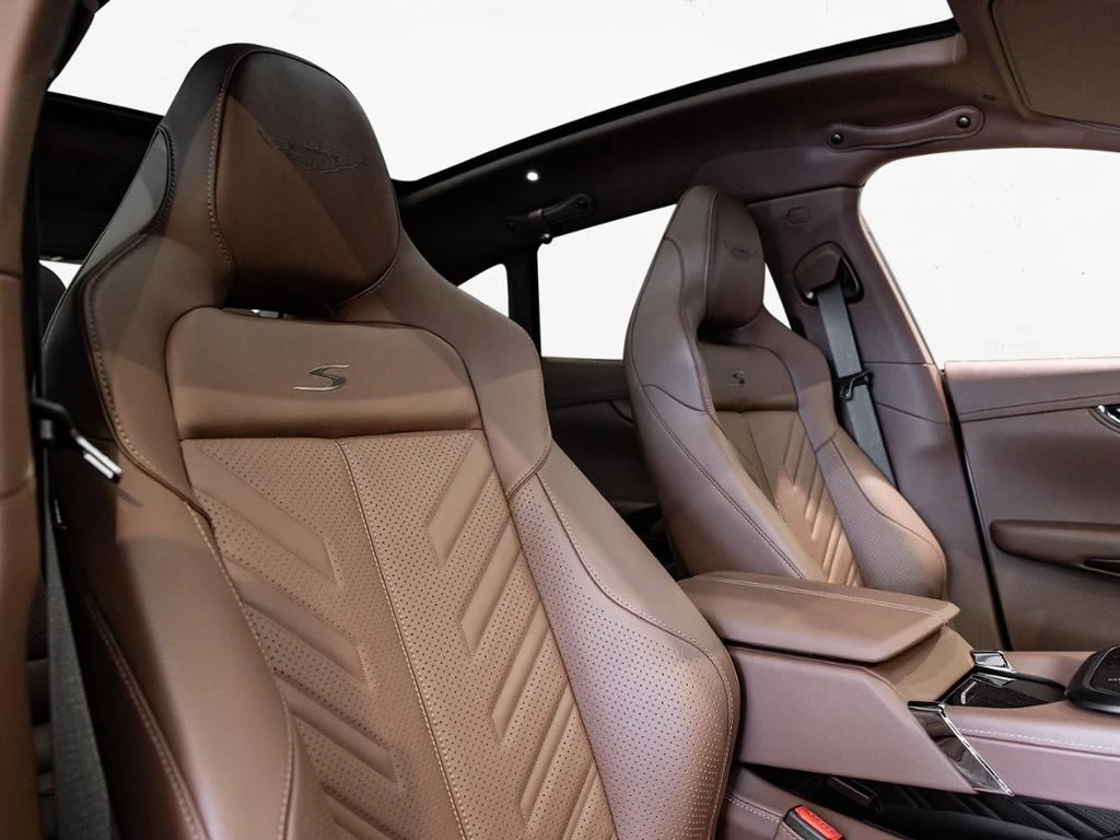 Aston Martin-DBX-image-22