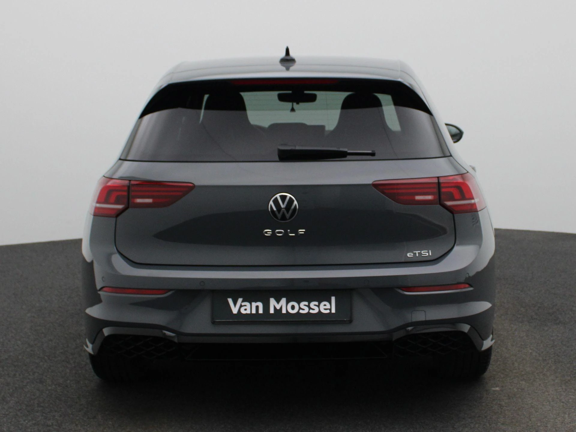 Volkswagen-Golf-image-4