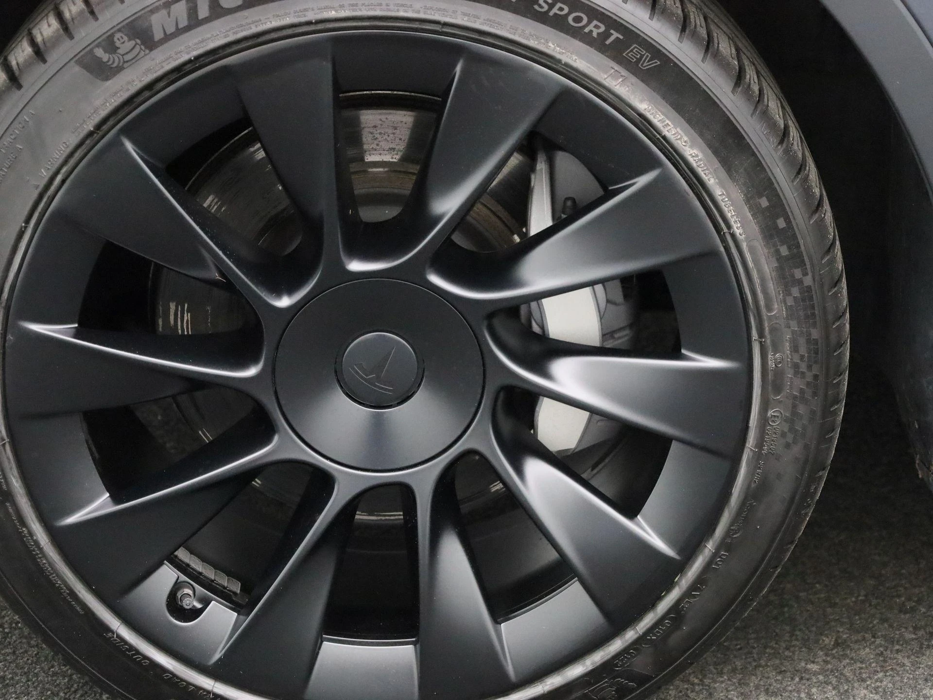 Tesla-Model Y-image-12