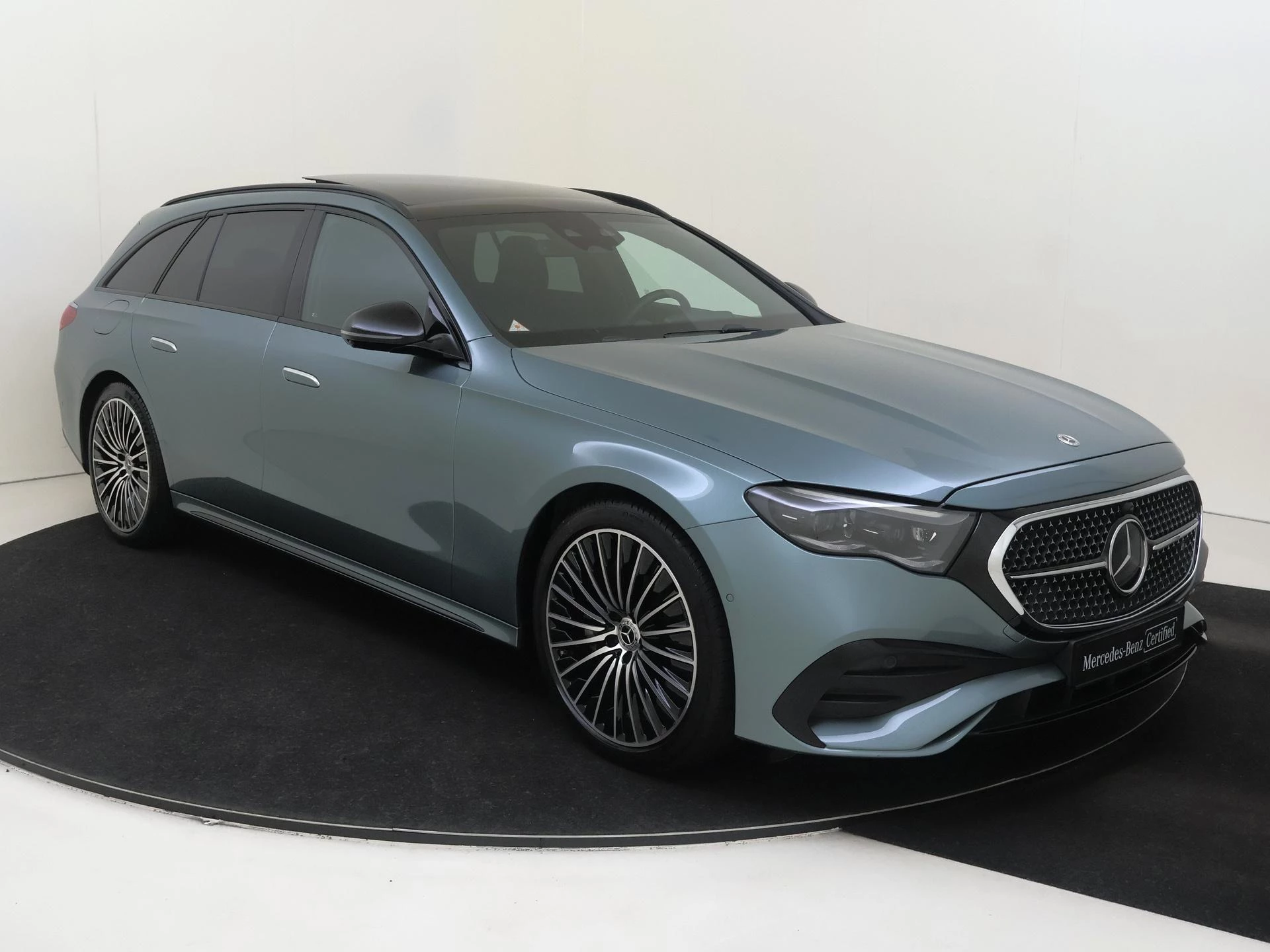 Mercedes-Benz-E-Klasse-image-1