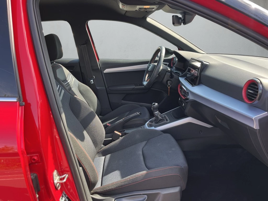 SEAT-Arona-image-12