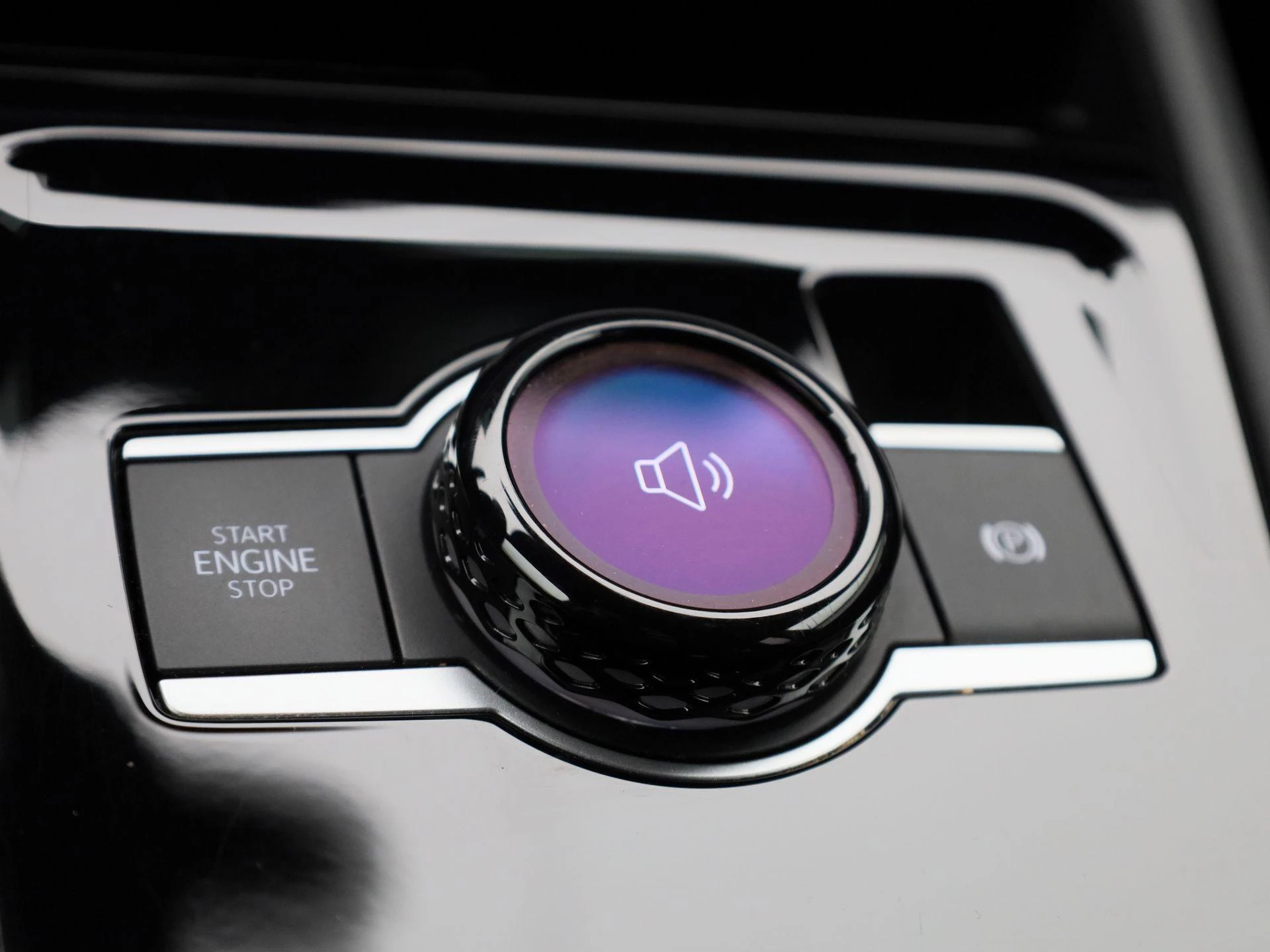Volkswagen-Tiguan-image-18