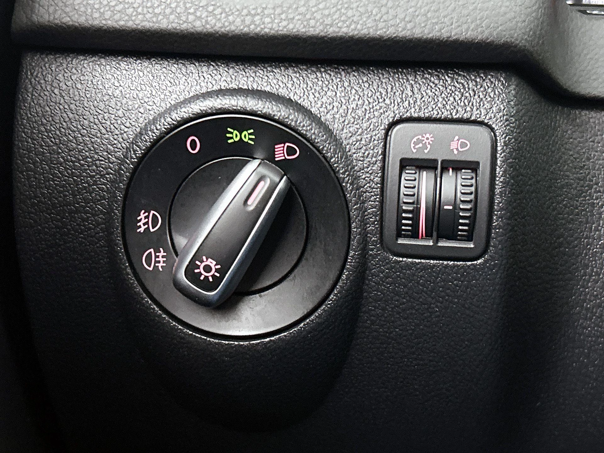 Volkswagen-Tiguan-image-16
