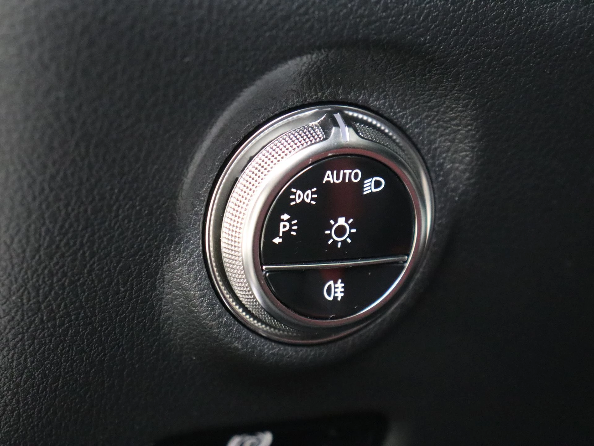 Mercedes-Benz-CLE-image-34