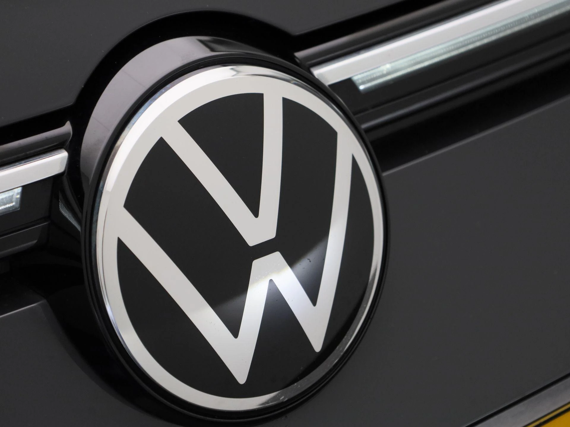 Volkswagen-Golf-image-32