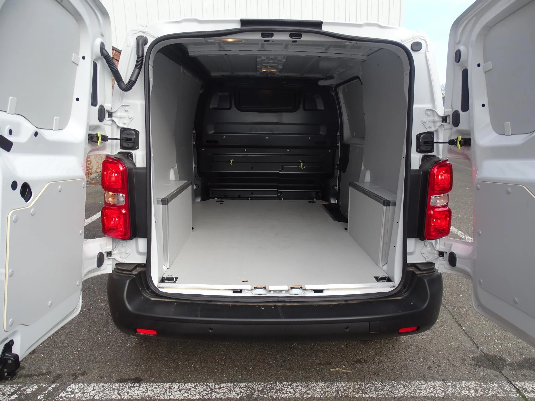 Opel-Vivaro-image-12