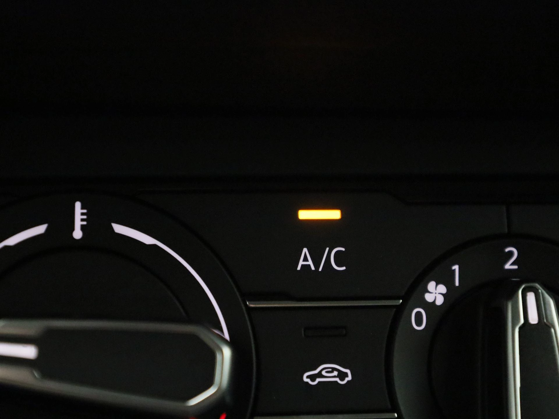 Volkswagen-Polo-image-24