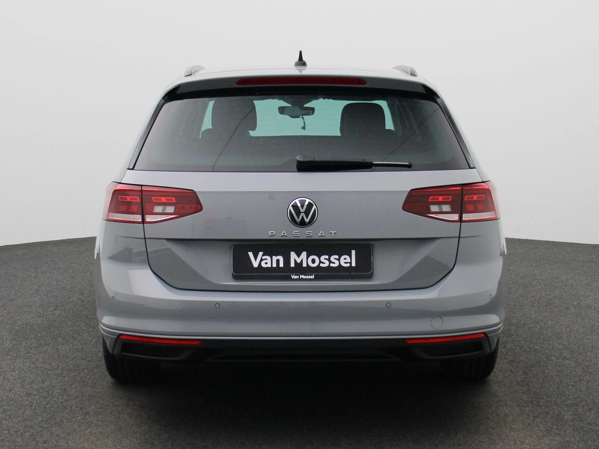 Volkswagen-Passat-image-4