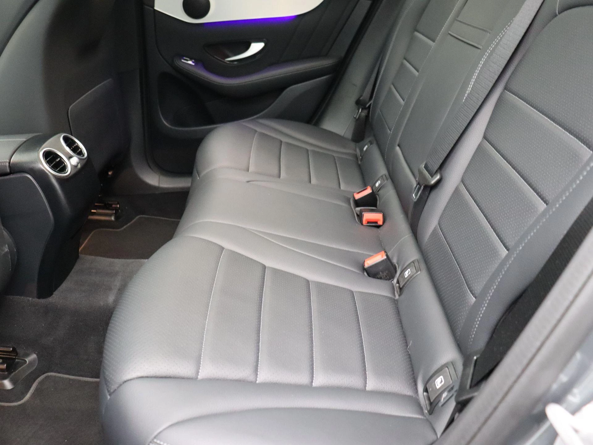 Mercedes-Benz-GLC-image-16