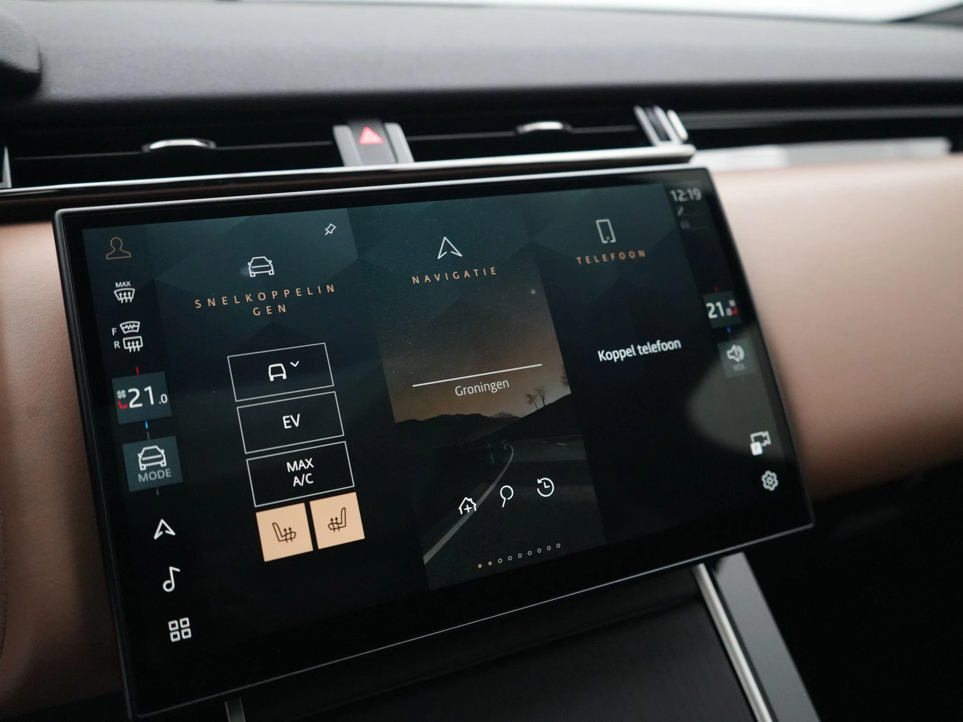 Land Rover-Range Rover Velar-image-19