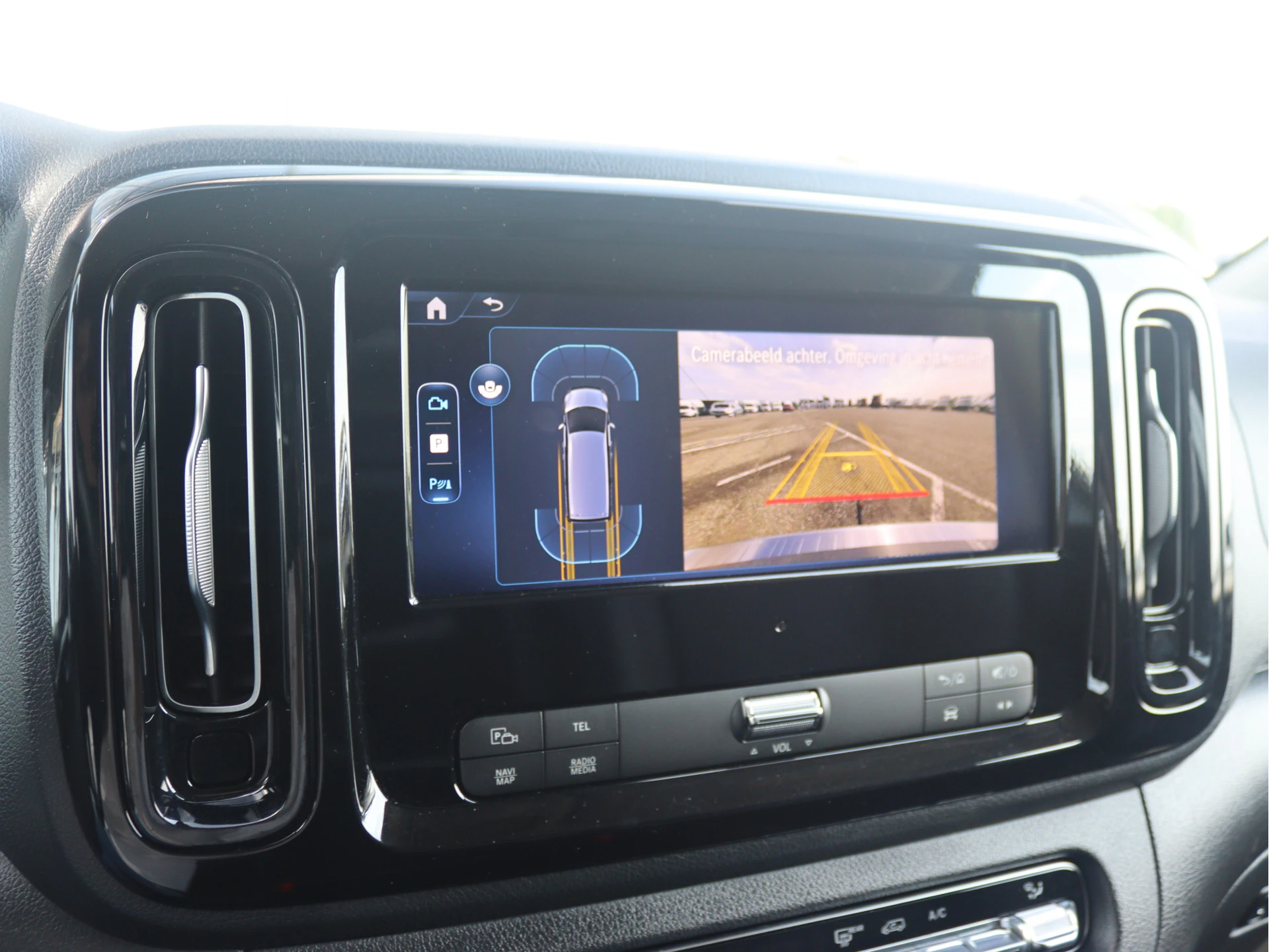 Mercedes-Benz-Vito-image-10