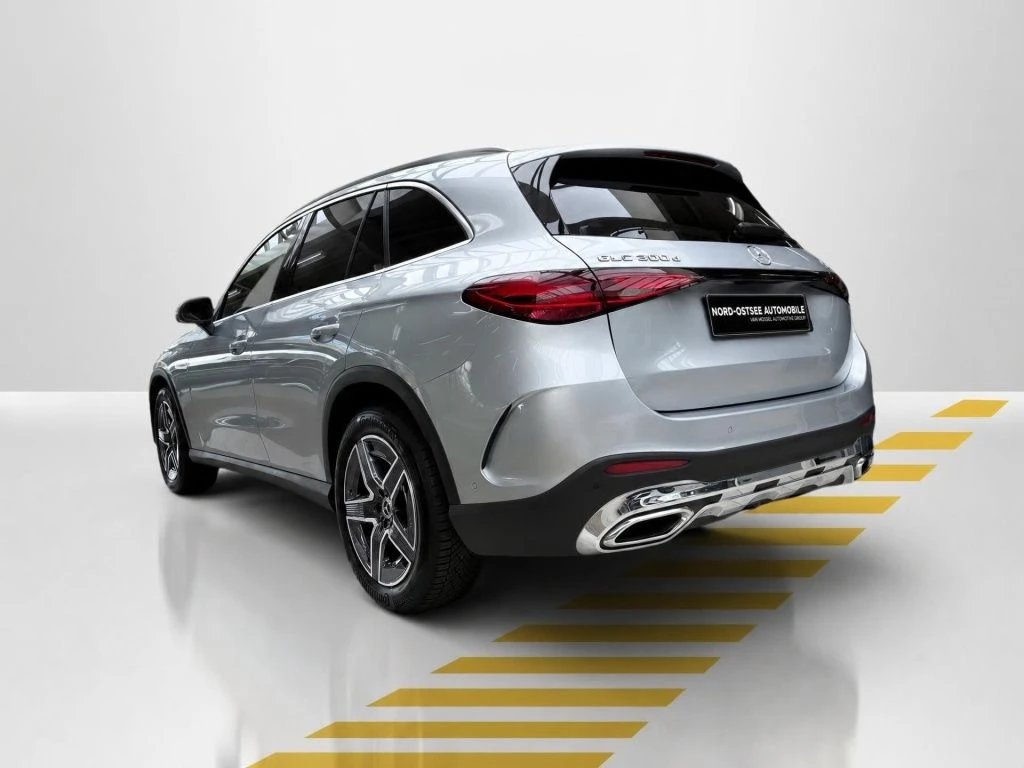 Mercedes-Benz-GLC 300 d-image-12
