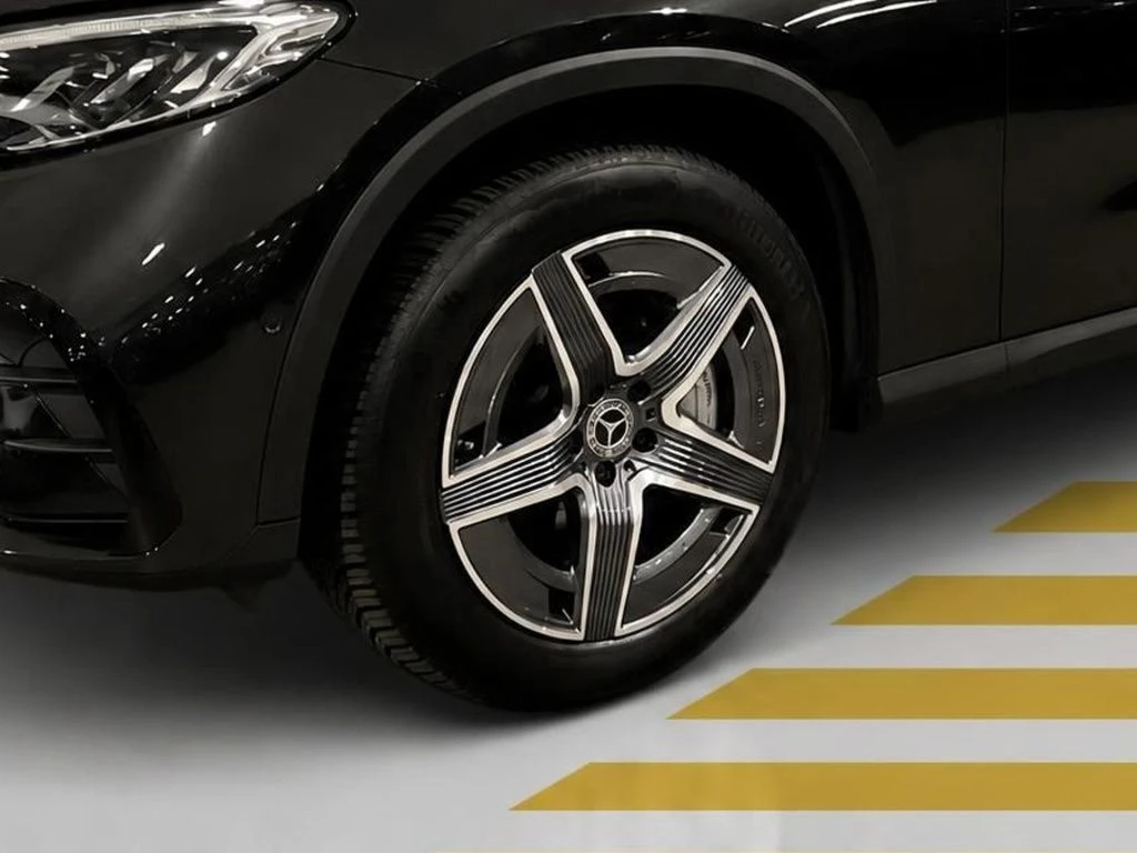 Mercedes-Benz-GLC 300 d-image-5